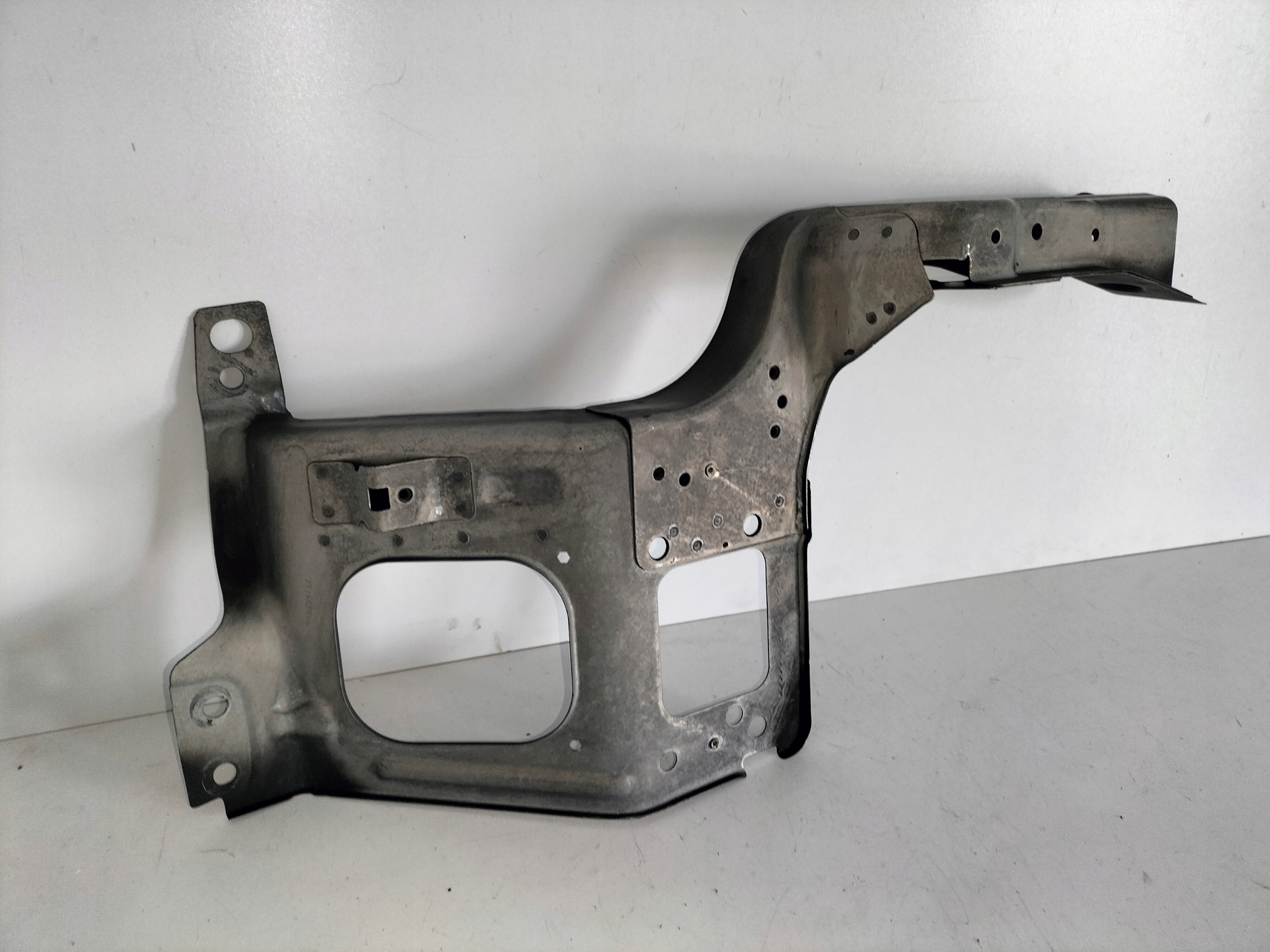 OKULAR DRŽIAK PREDNÉHO ČELA SVETLOy OPEL ADAM 13-