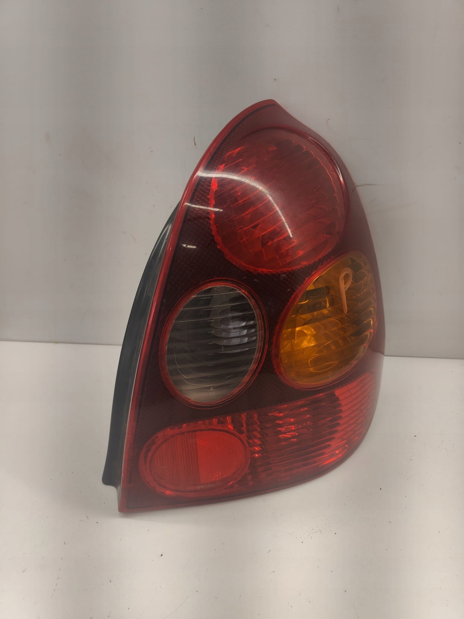 Toyota corolla e11 hb ZADNA ZADNA PRAVA SVETLO