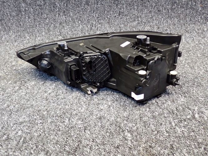 AUDI A1 LIFT 14- PRAVE PREDNE SVETLO