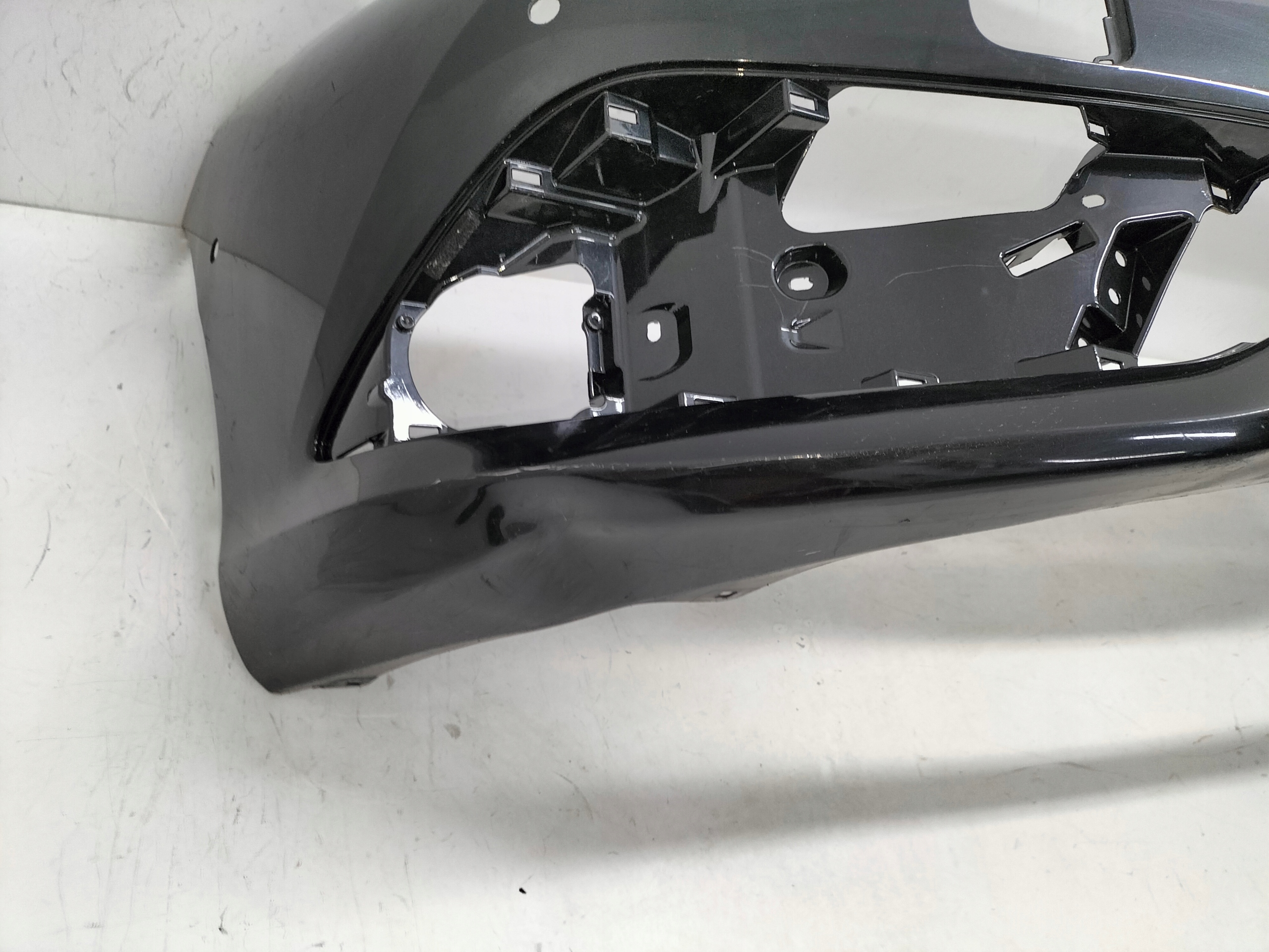 PREDNÝ NÁRAZNÍK TOYOTA AURIS II LIFT 15-