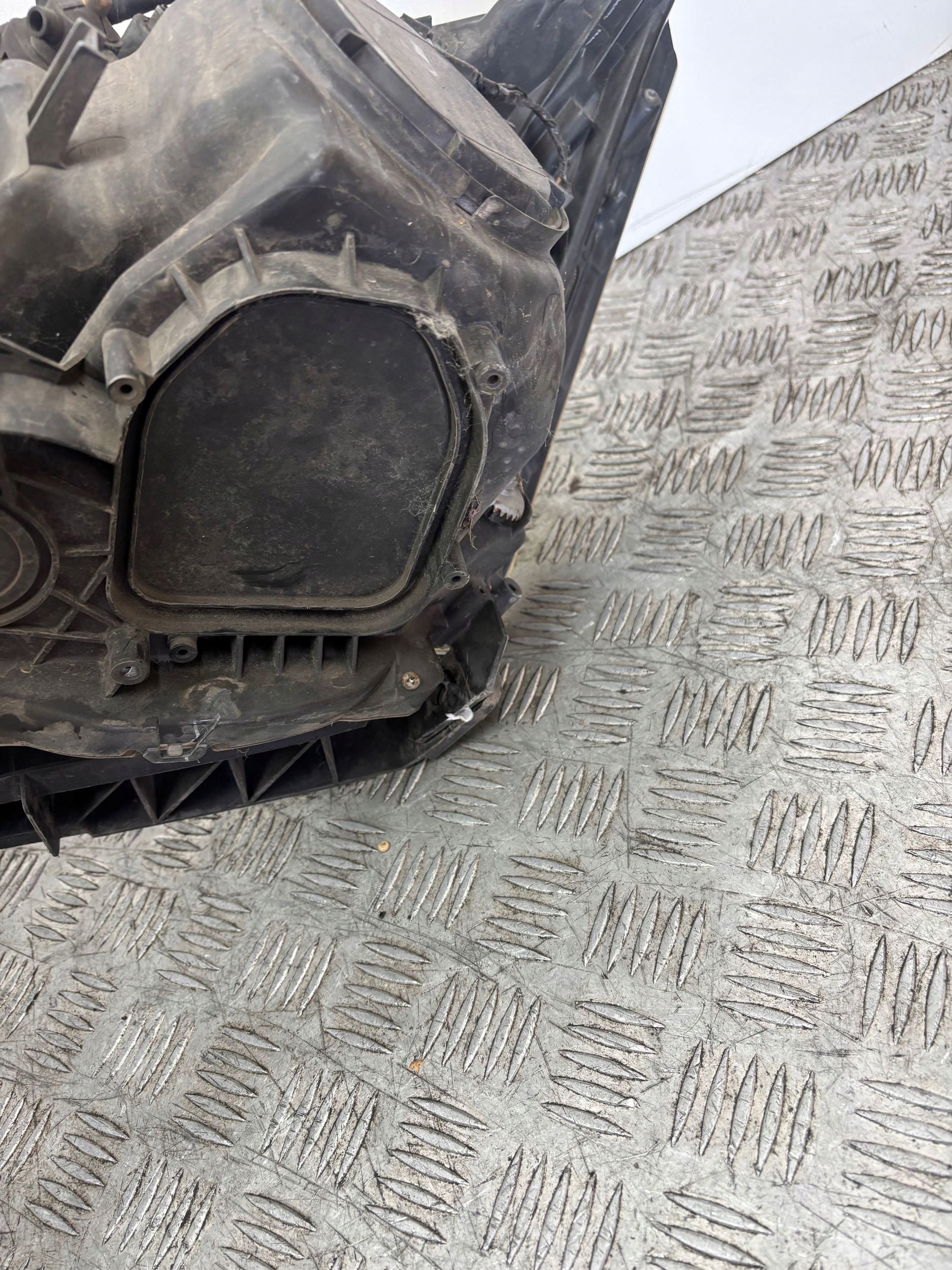 PRAVE PREDNE SVETLO HONDA CR-V III 06-