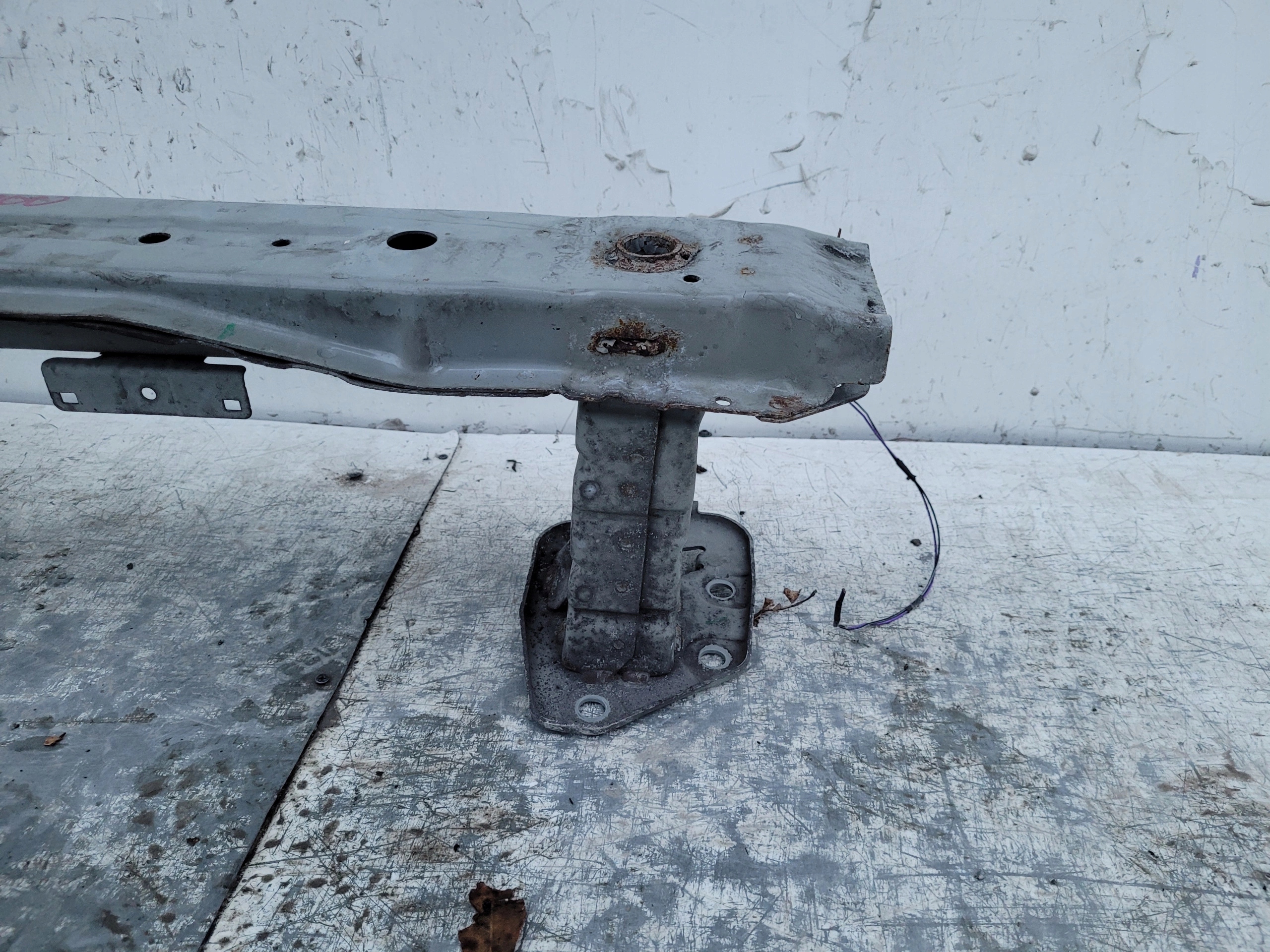 NISSAN NV200 VÝSTUHA PREDNÉHO NÁRAZNÍKA