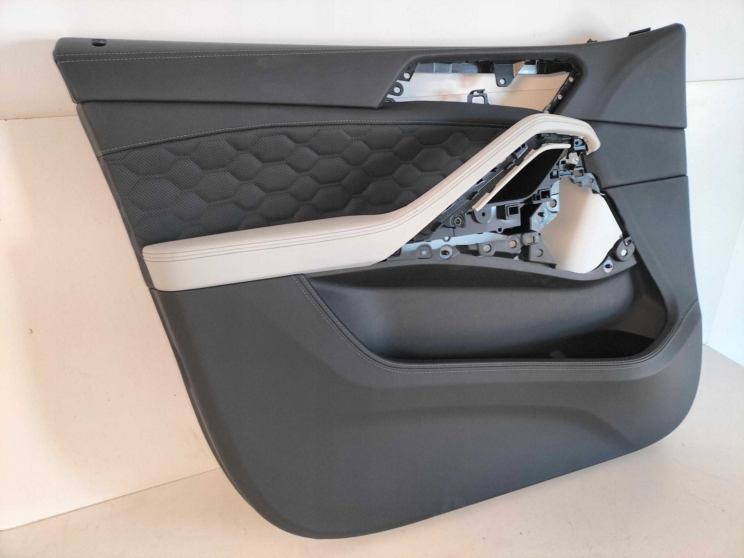 TAPACÍR boczek DVERE PREDNÝ LAVY BMW X6 G06 F96 19-