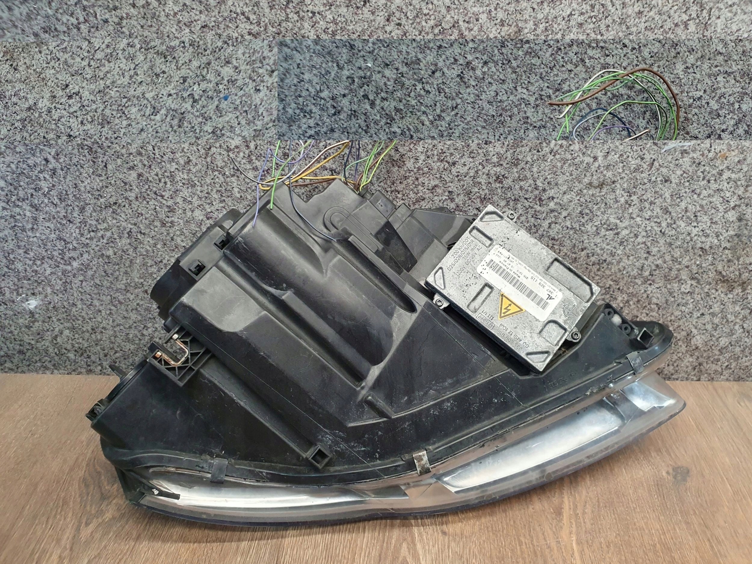 Audi A4 B7 8E 8H 05-07 XENON ĽAVÉ PREDNÉ SVETLO LAVA