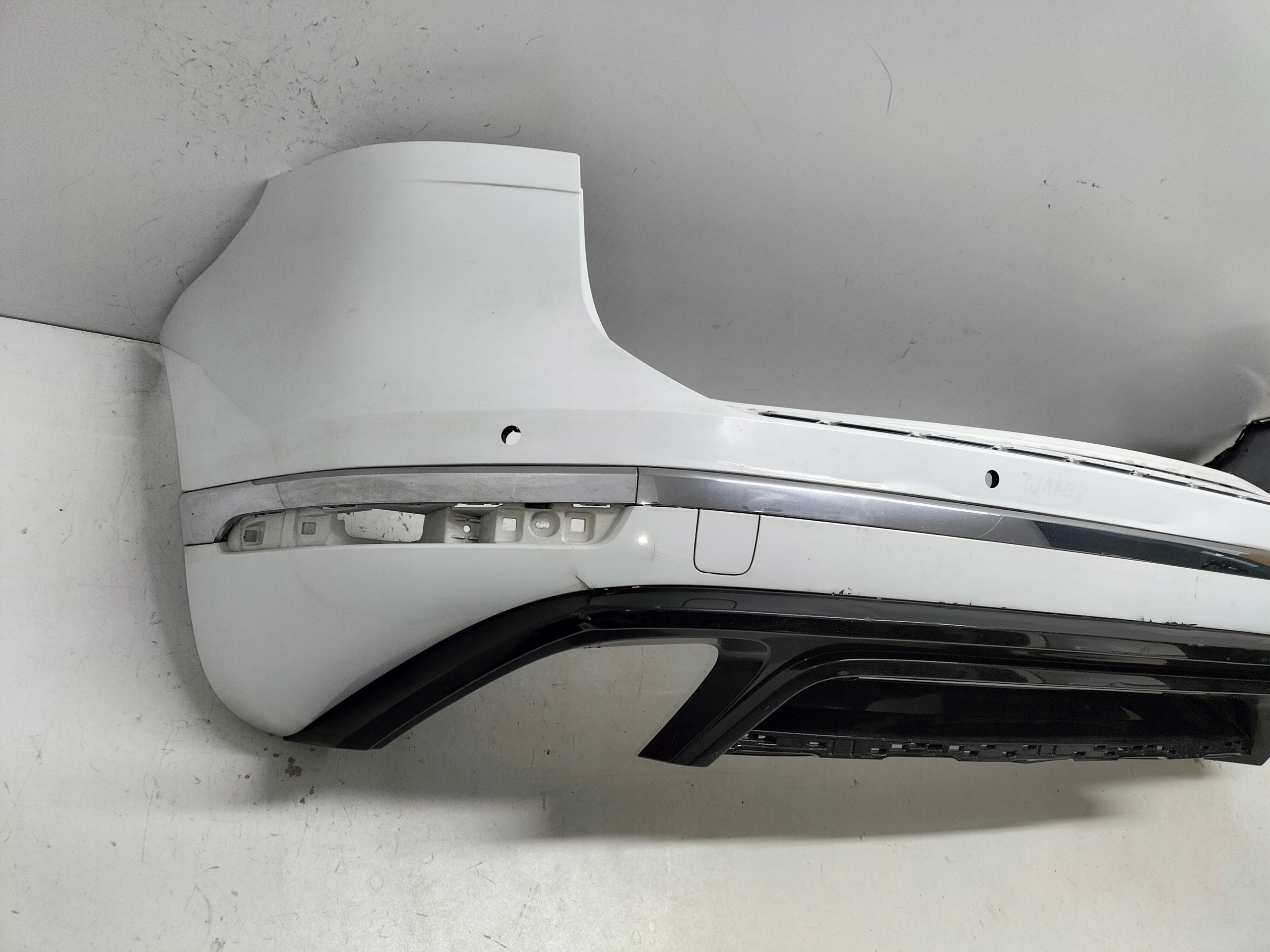 ZADNÝ NÁRAZNÍK VW TOUAREG 7P LIFT 14-18 R-LINE