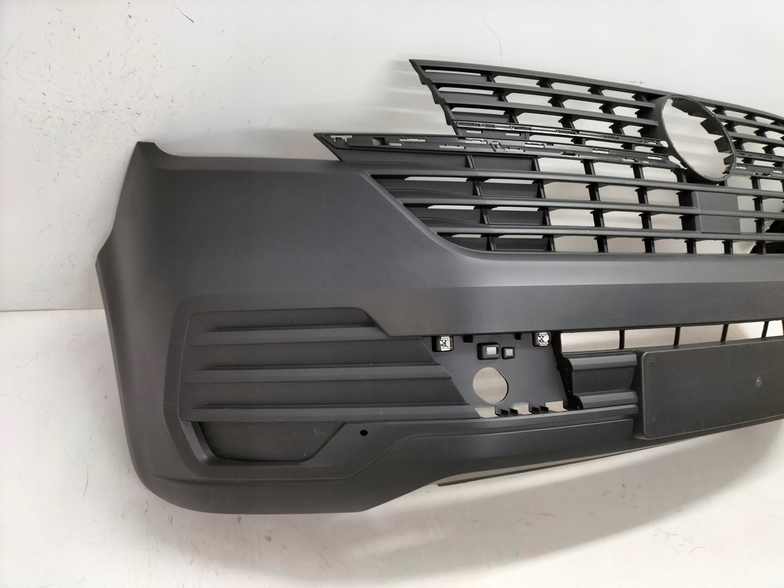 PREDNÝ NÁRAZNÍK VW TRANSPORTER T6 LIFT 19-