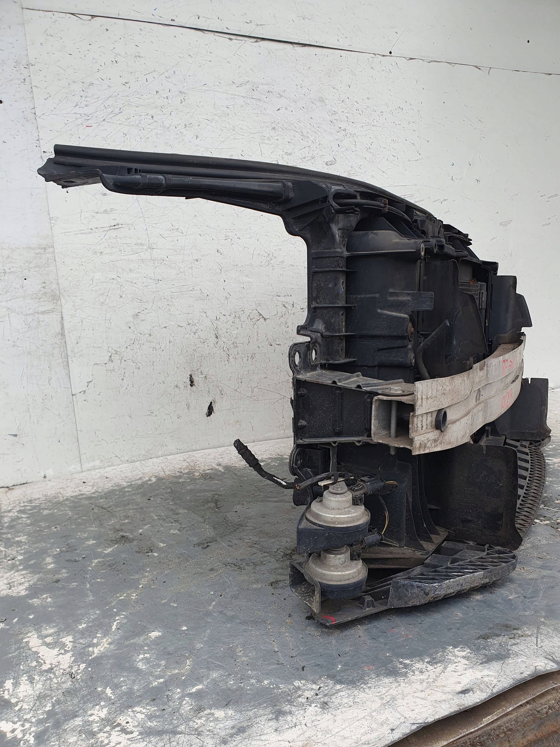 Audi A3 lift 8P 1.6 fsi 08-012 8P0805594C PREDNE CELO