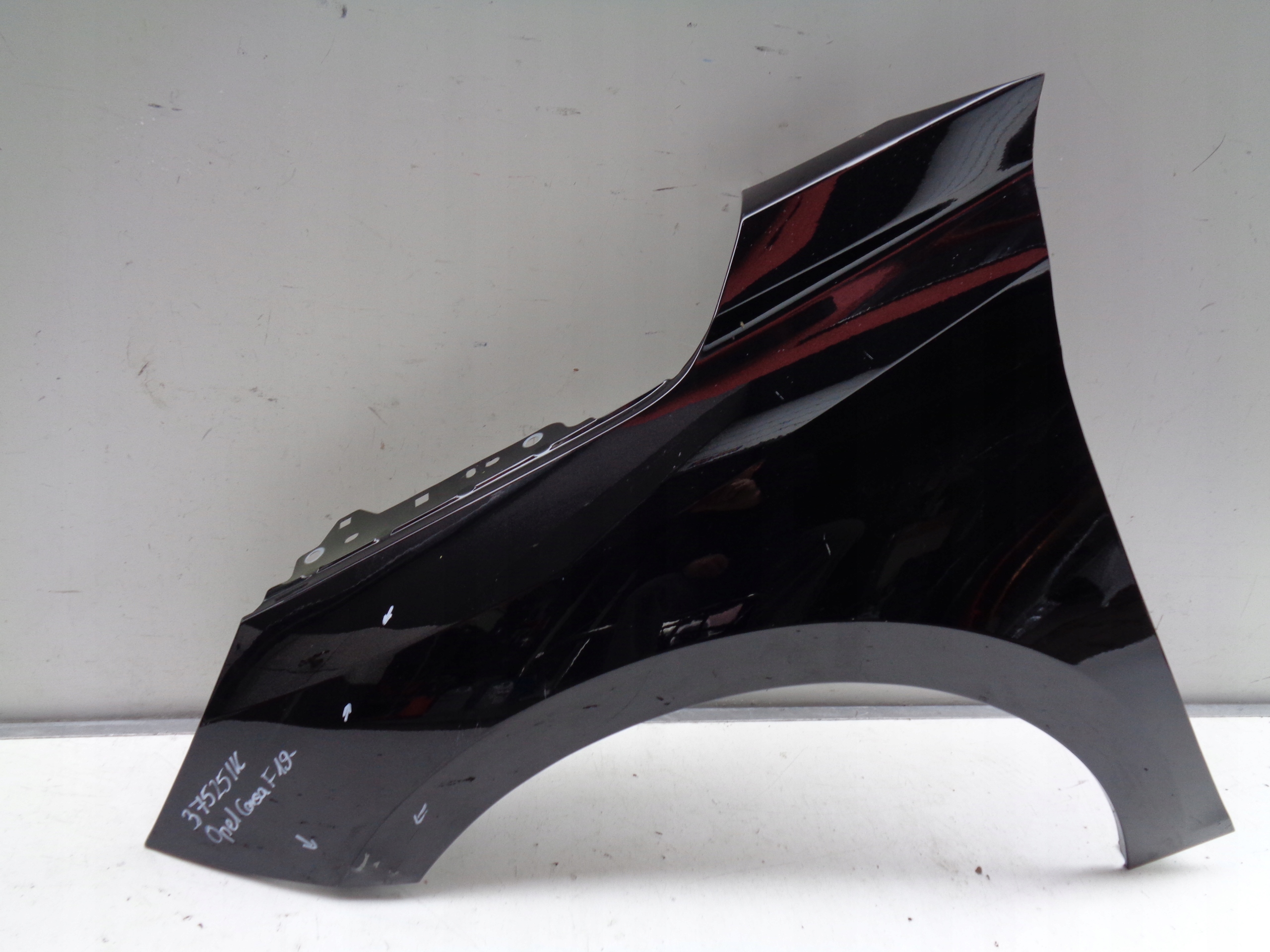 ĽAVÝ PREDNÝ BLATNÍK OPEL CORSA F 19- NR 37525