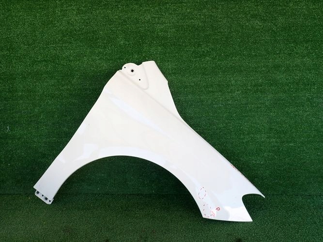 MERCEDES W246 B-KLASA 12- PRAVY PREDNY BLATNIK