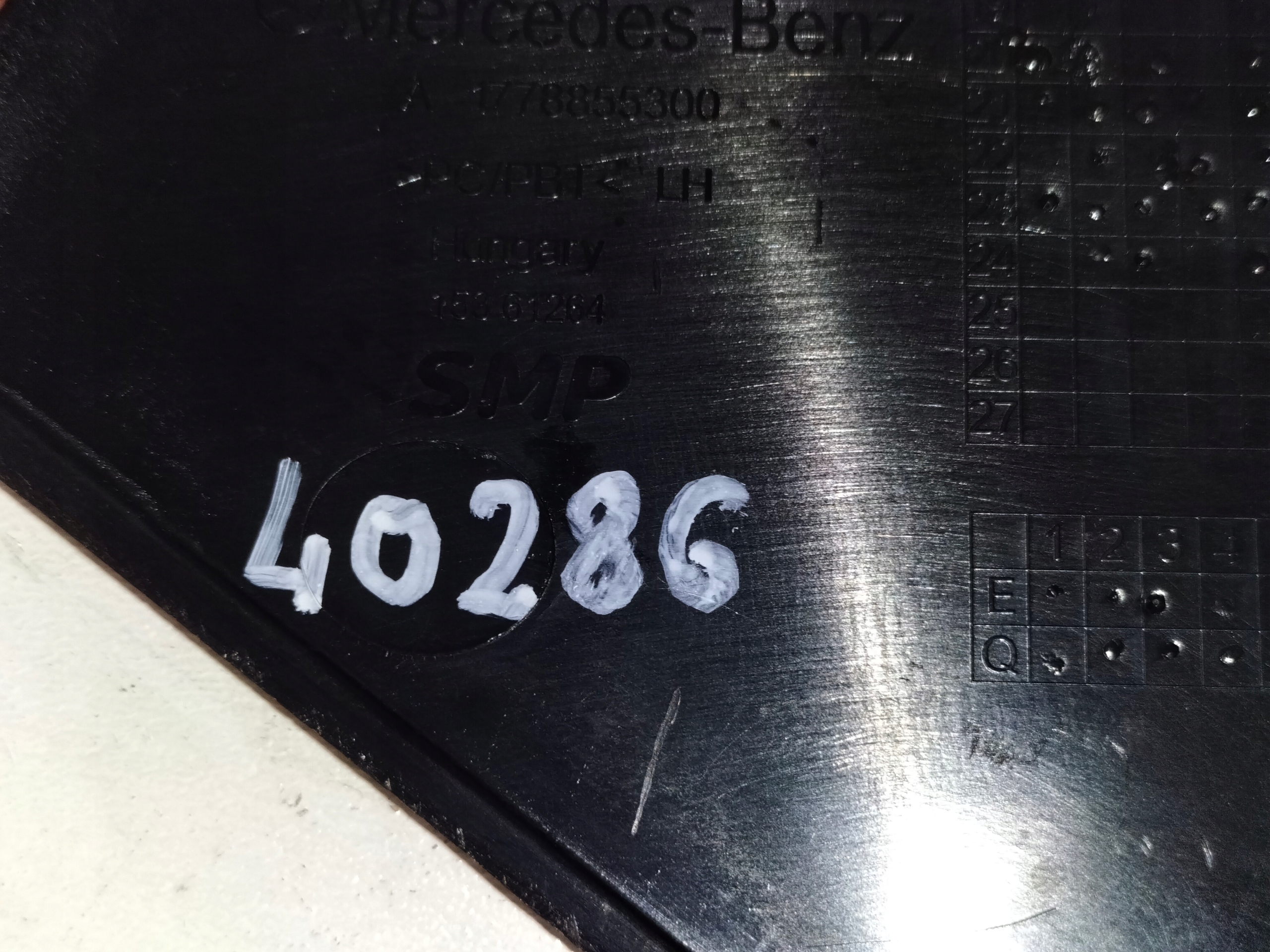 DRZIAK PREDNEHO NARAZNIKA LAVY MERCEDES A KLASA W177 LIFT 23- AMG 45