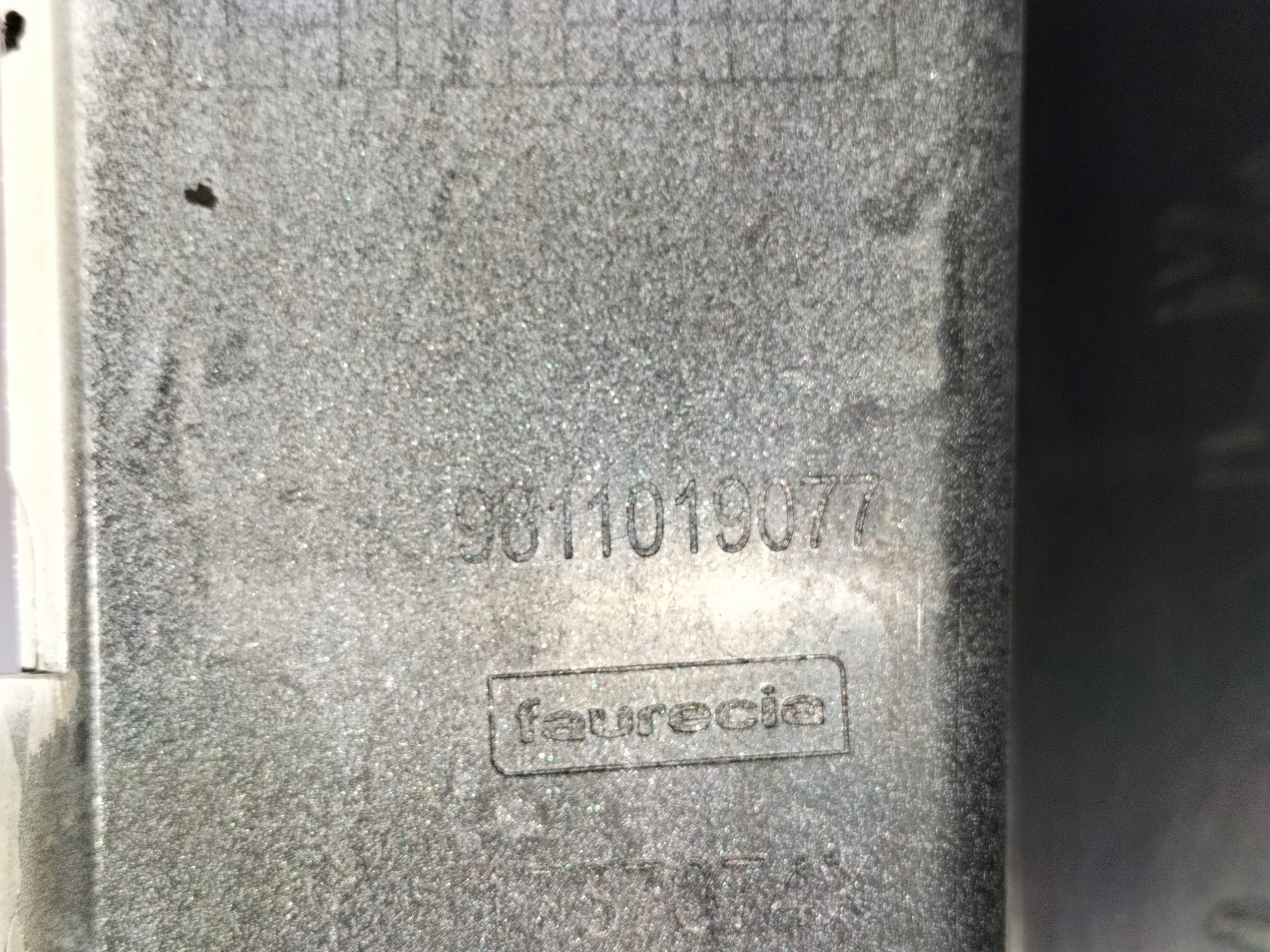 Narożnik LAVY DRZIAK ZADNEHO NARAZNIKA PEUGEOT 3008 II 16-
