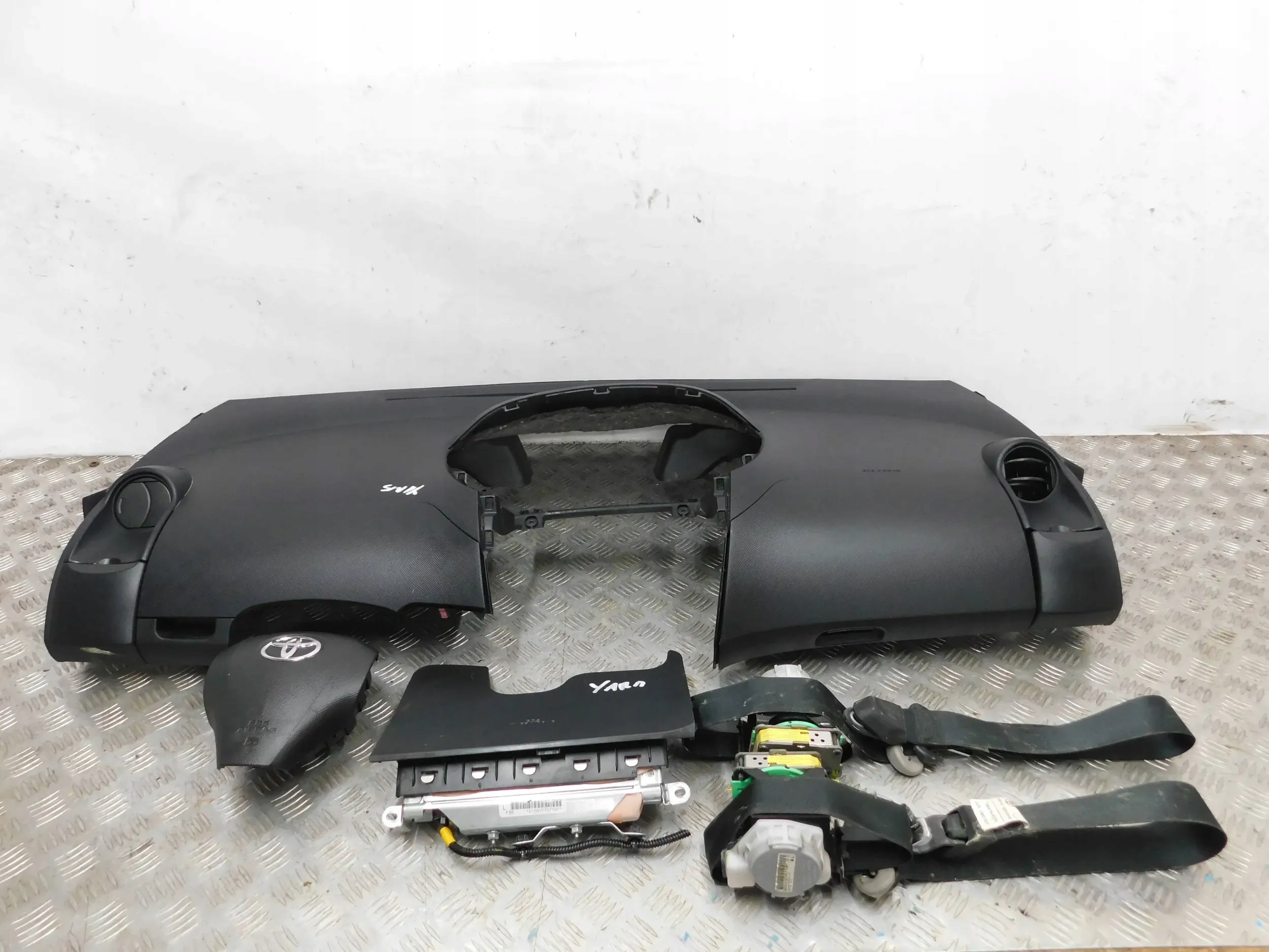 DOSKA AIRBAG PÁSY TOYOTA YARIS II 2