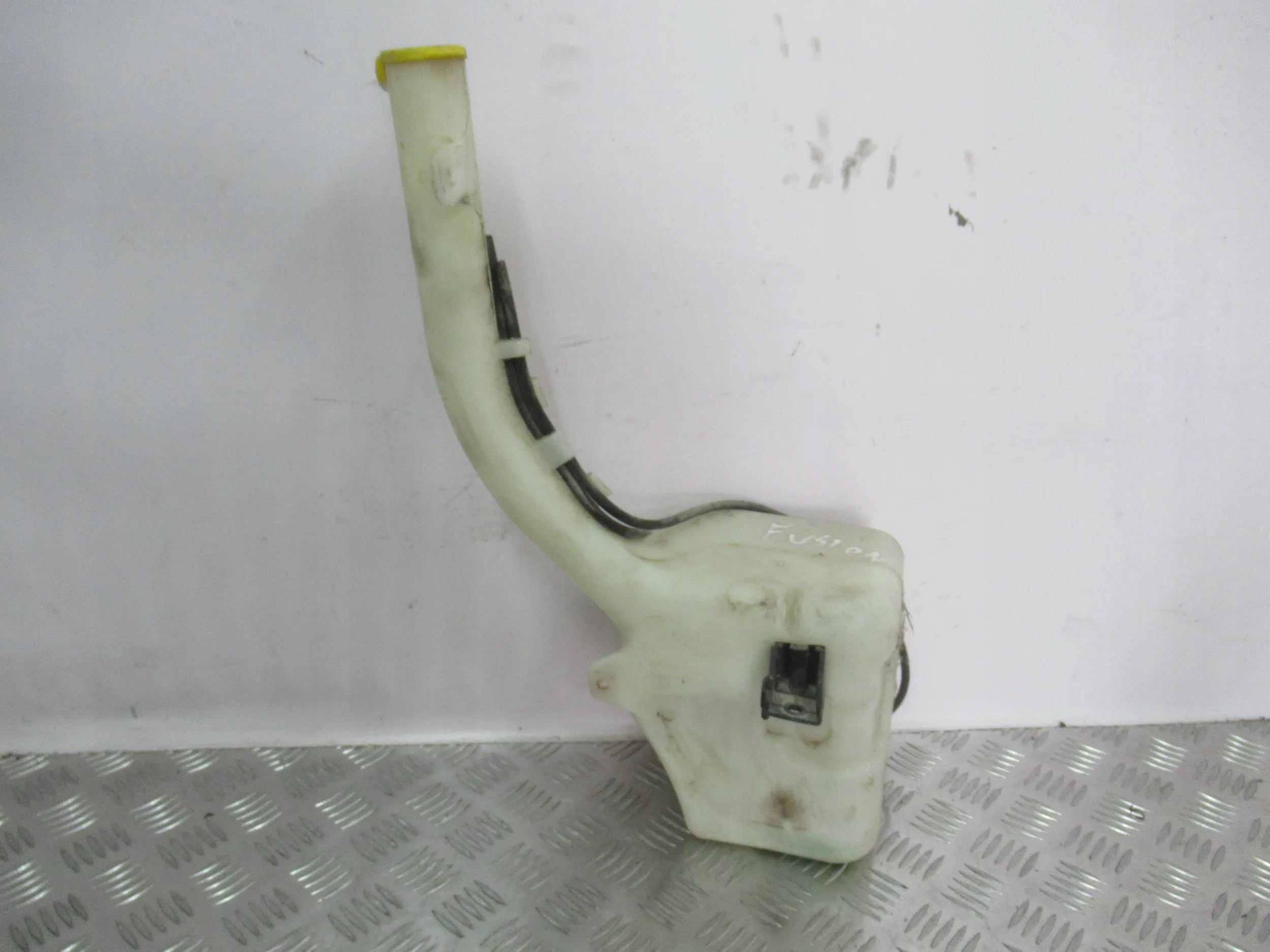 NÁDOBKA OSTREKOVAČOV FORD FUSION