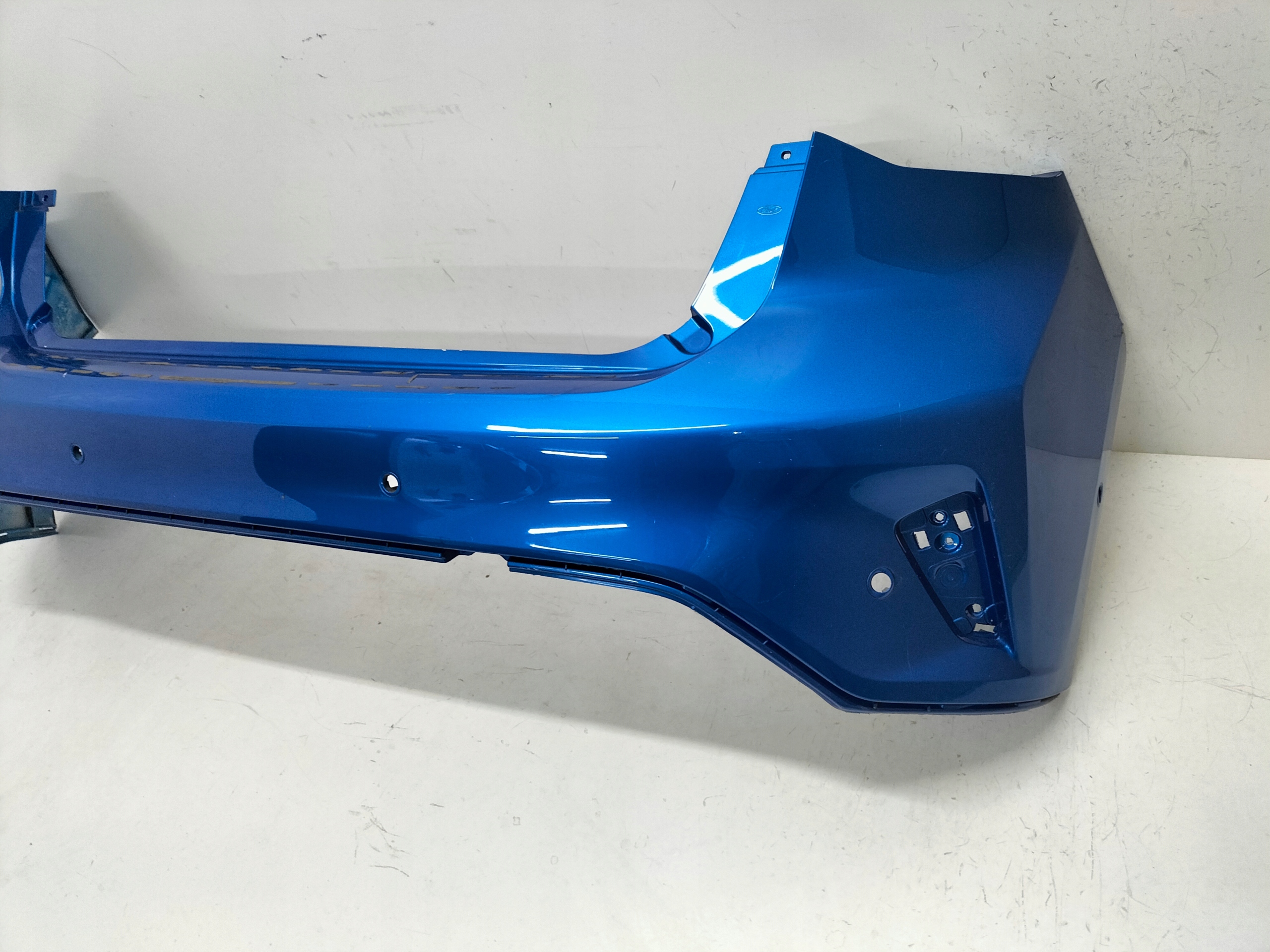 ZADNÝ NÁRAZNÍK FORD FOCUS MK4 18- HB