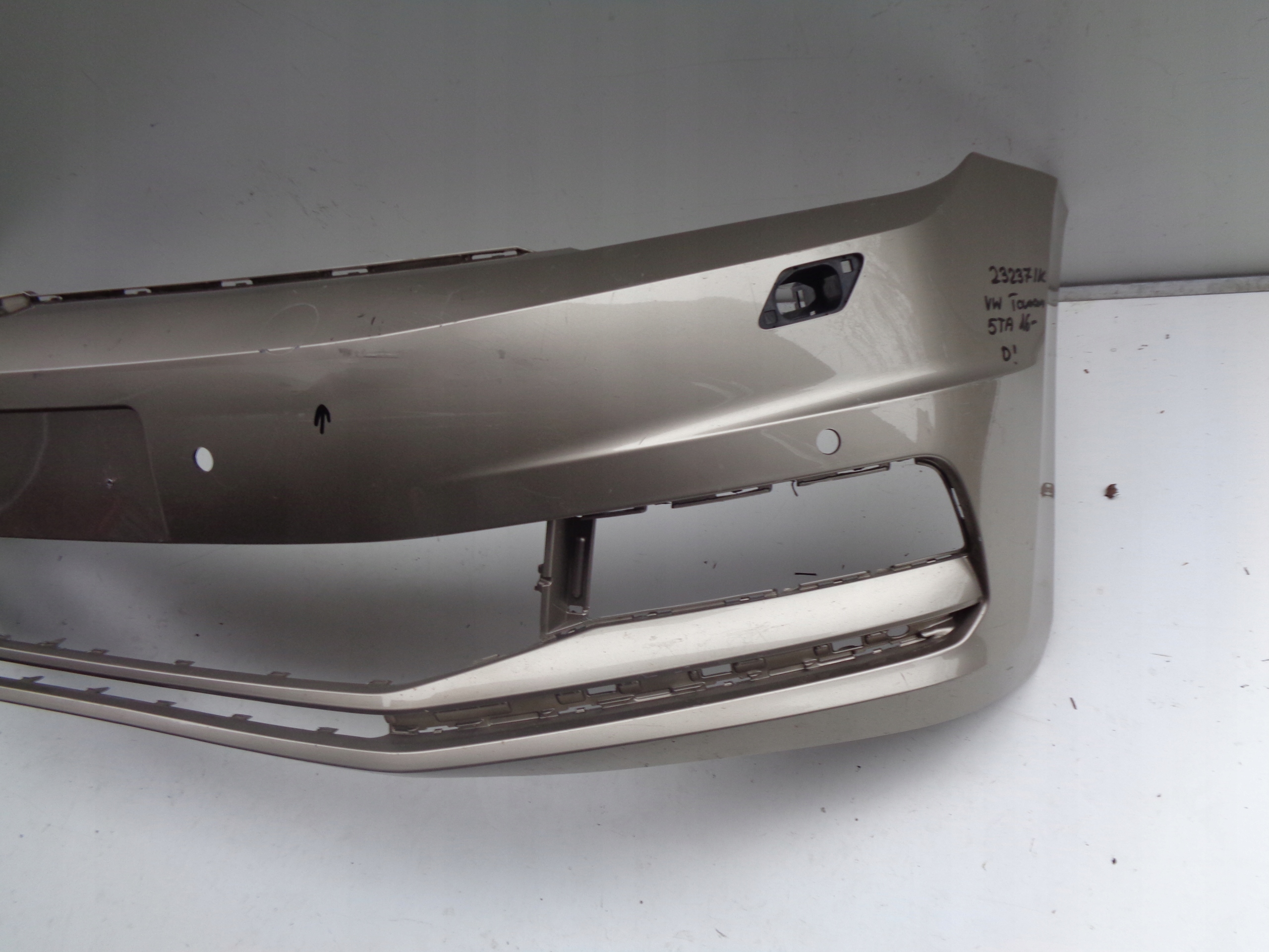 PREDNÝ NÁRAZNÍK VW TOURAN 5T 5TA 16- NR 23237