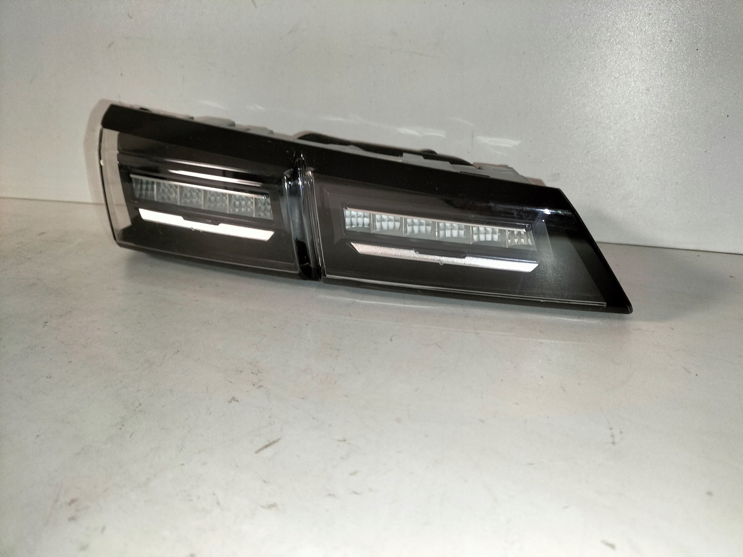 LAVE ZADNE SVETLO PEUGEOT 308 III T10 21-