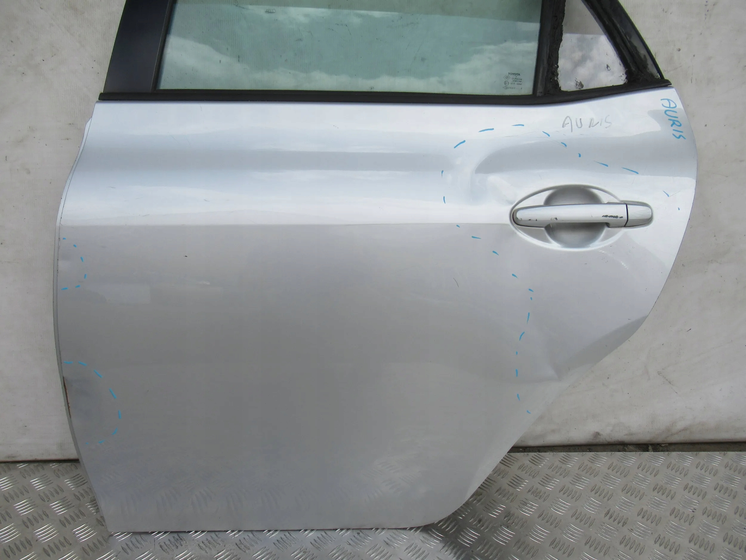 LAVE ZADNE DVERE TOYOTA AURIS I