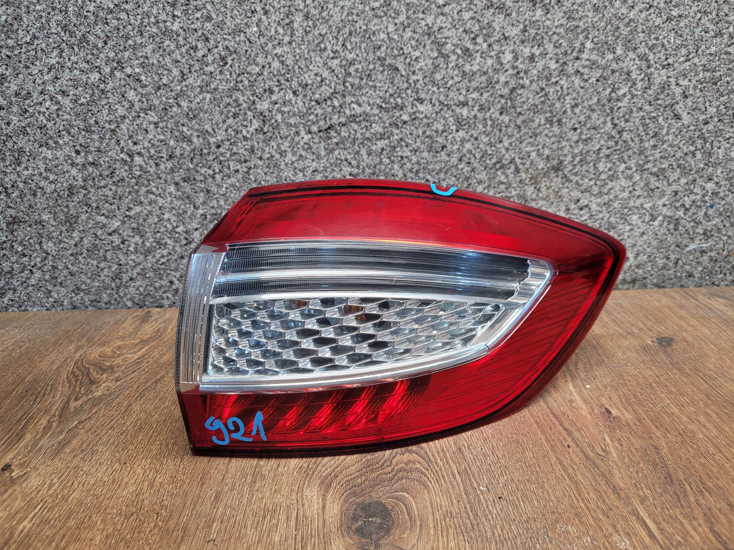 FORD MONDEO MK4 LIFT KOMBI PRAVÉ ZADNÉ SVETLO BS71-13404-BD