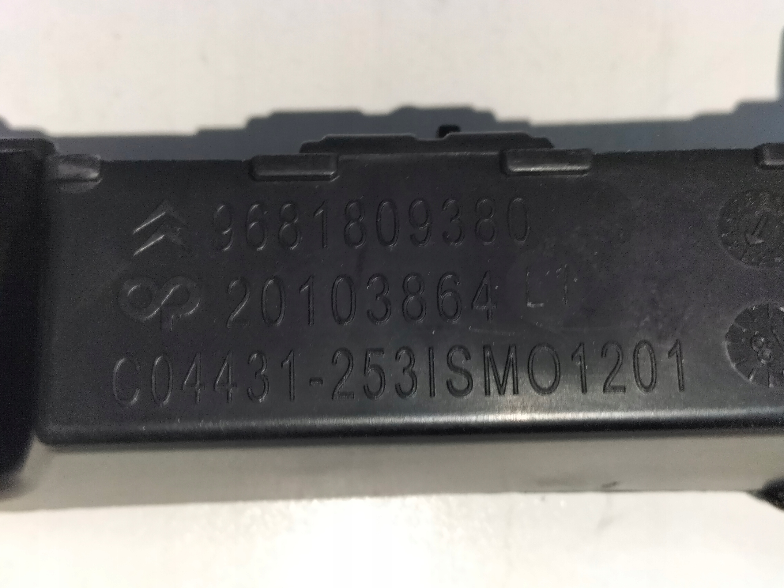 DRZIAK PREDNEHO NARAZNIKA LAVY CITROEN C3 PICASSO 08-