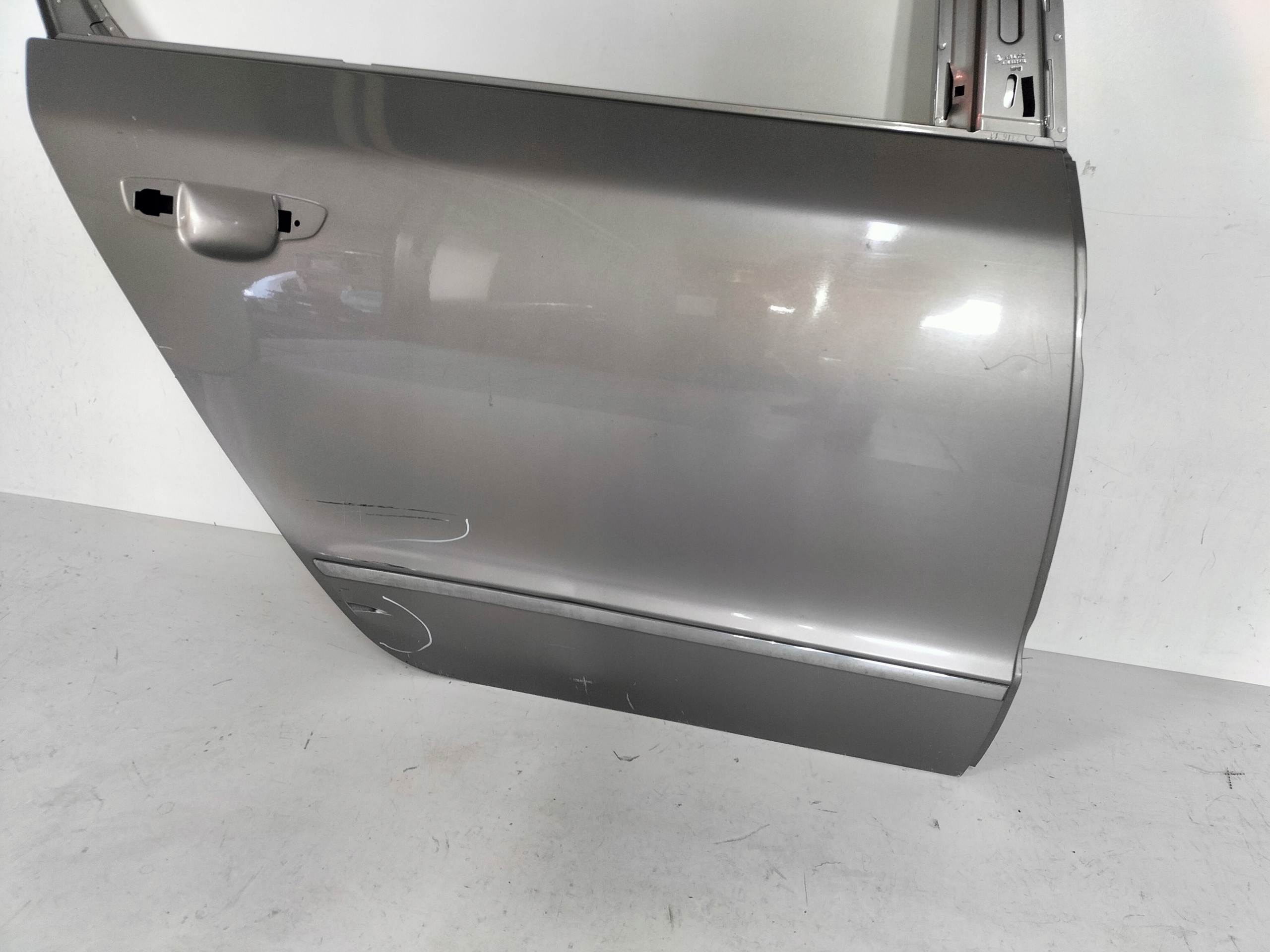 PRAVE ZADNE DVERE SKODA SUPERB II 08- SEDAN