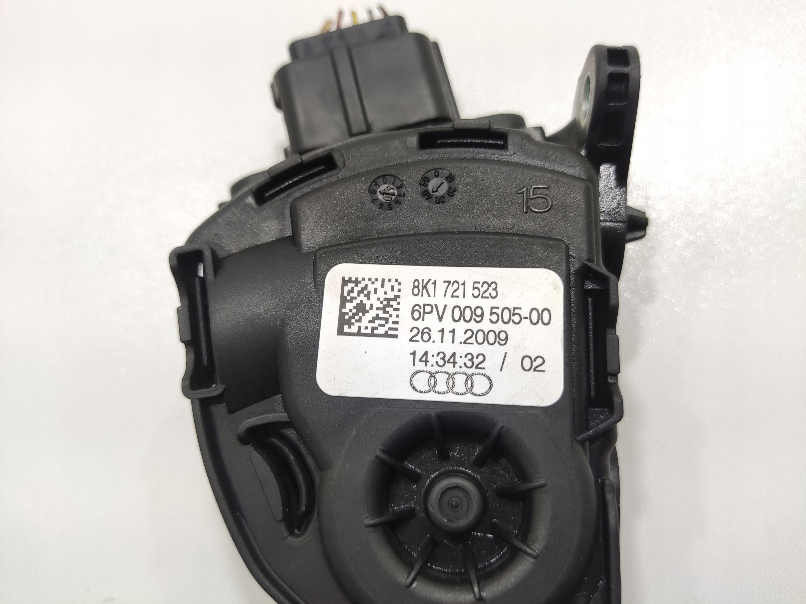 PLYNOVY PEDAL AUDI A4 B8 2007-2011 8K1721523