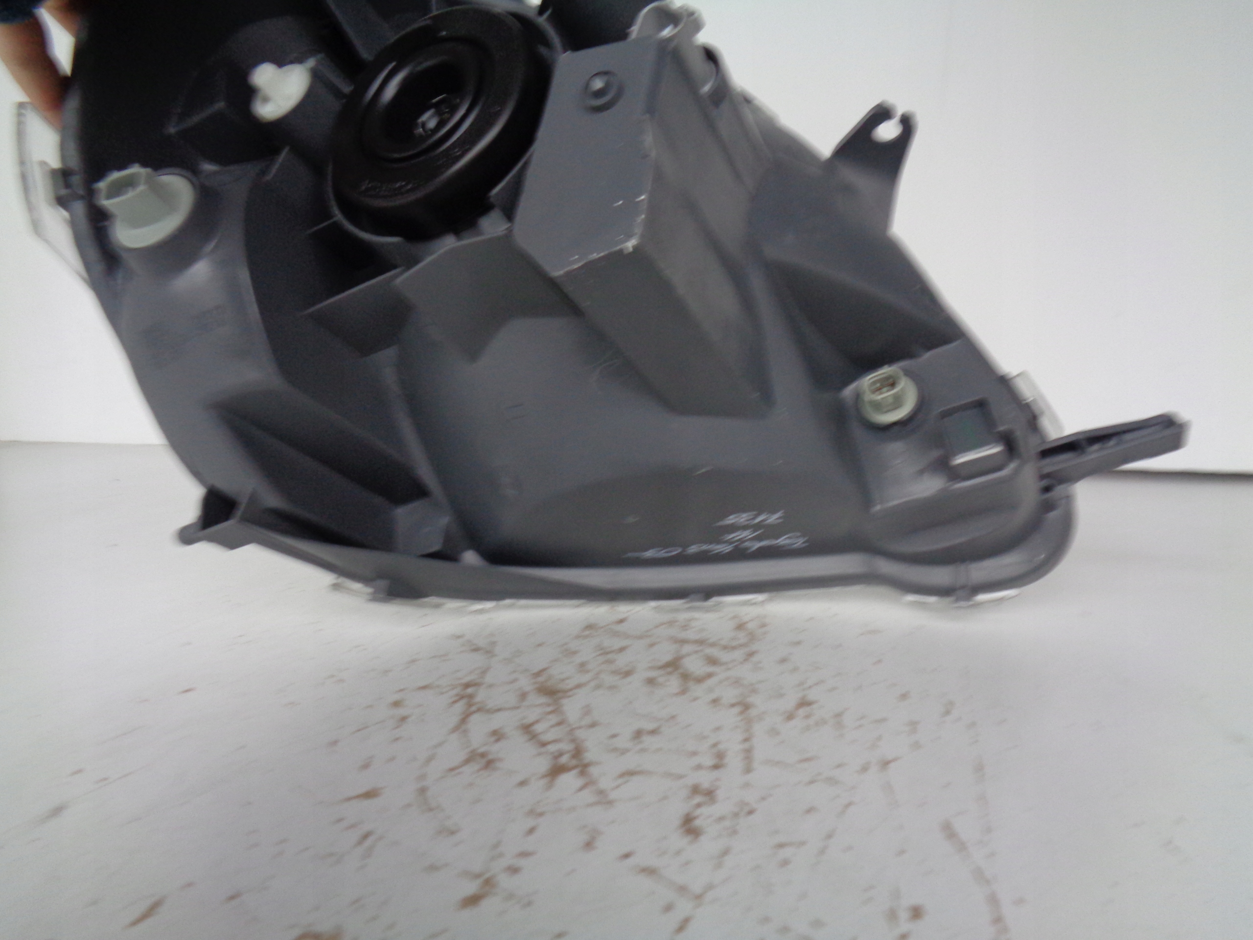 LAVE PREDNE SVETLO TOYOTA YARIS 03- LIFT