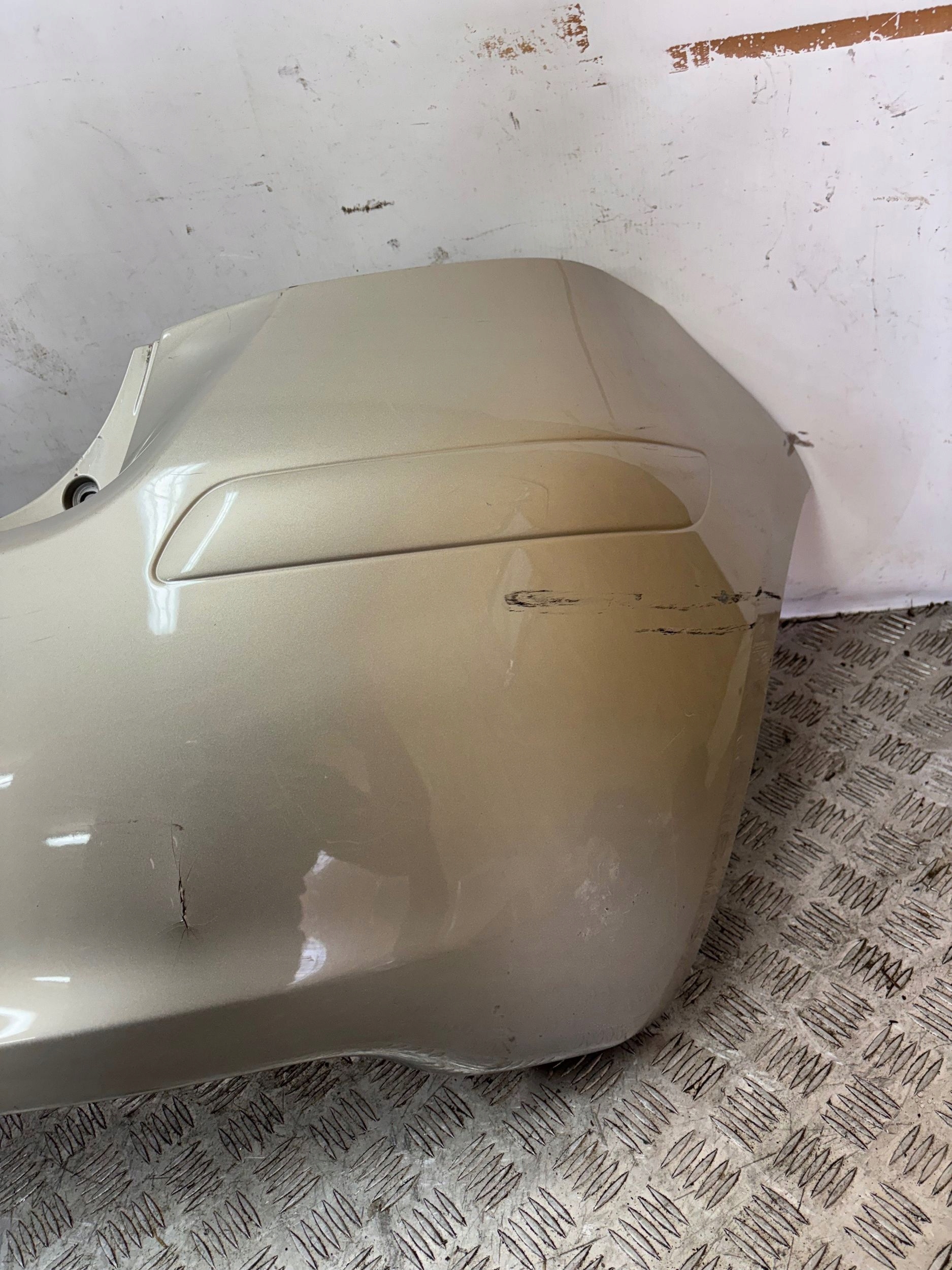 ZADNÝ NÁRAZNÍK TOYOTA YARIS II 2 LIFT 09-