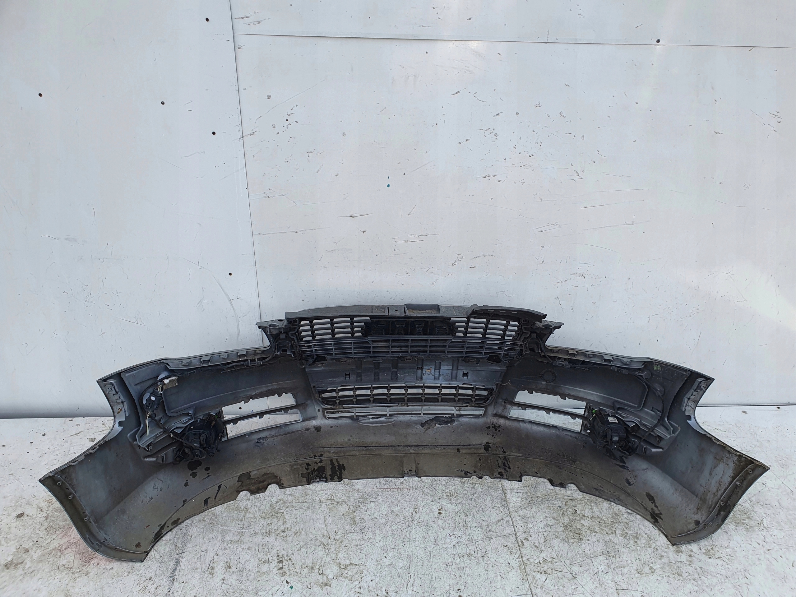 AUDI A4 B7 PREDNÝ NÁRAZNÍK