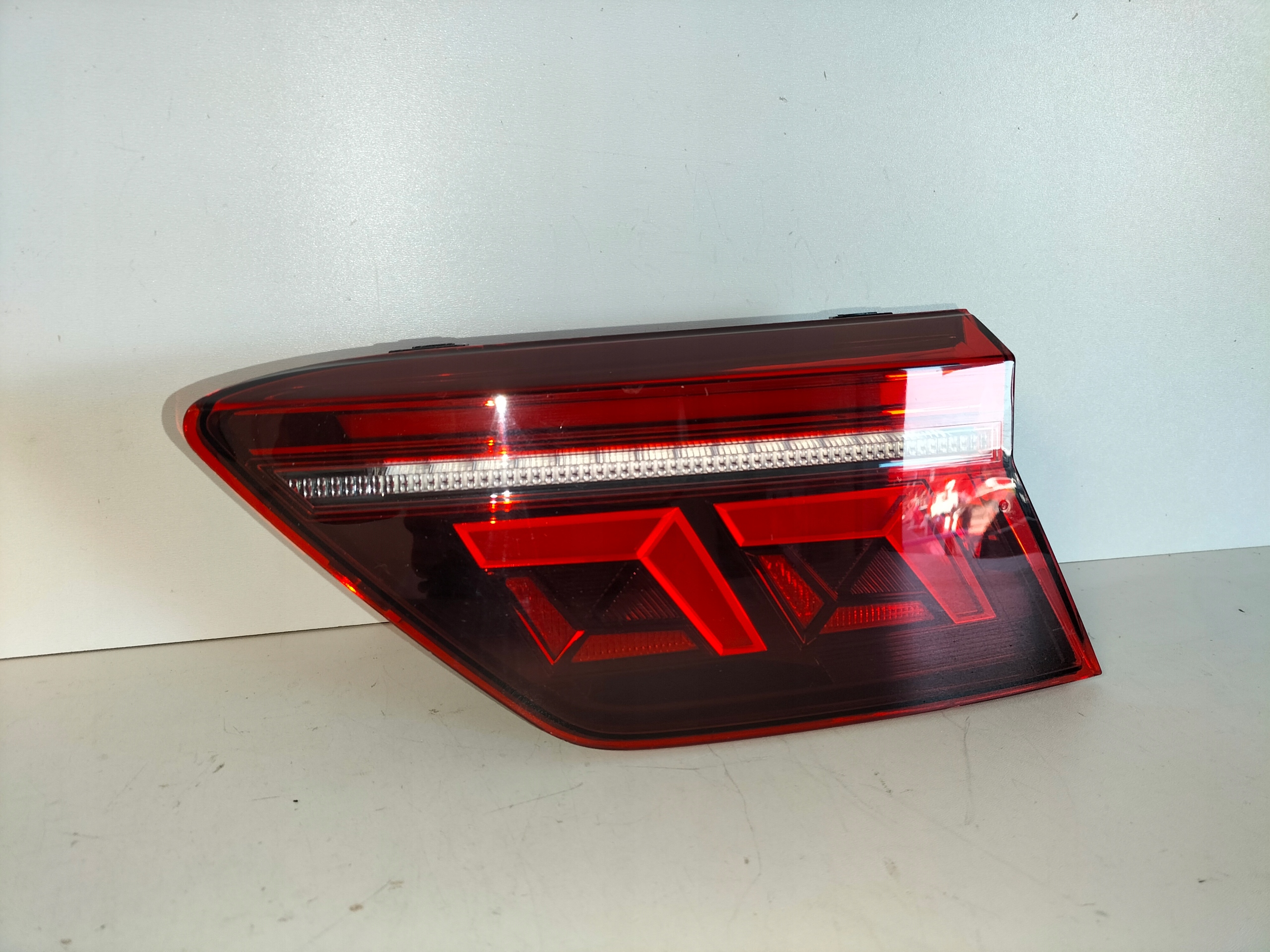 PRAVE ZADNE SVETLO VW TIGUAN II 5NA LIFT 20- LED IQ LIGHT