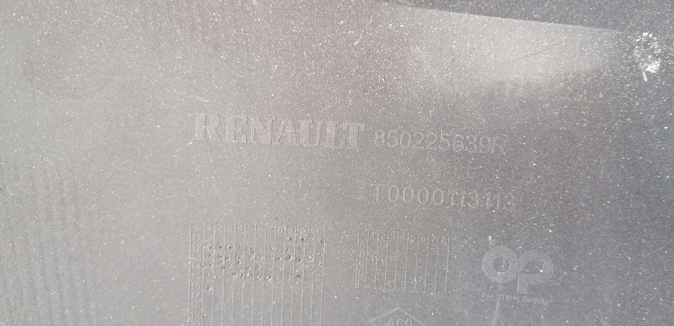 ZADNÝ NÁRAZNÍK Renault Megane 4 IV kombi