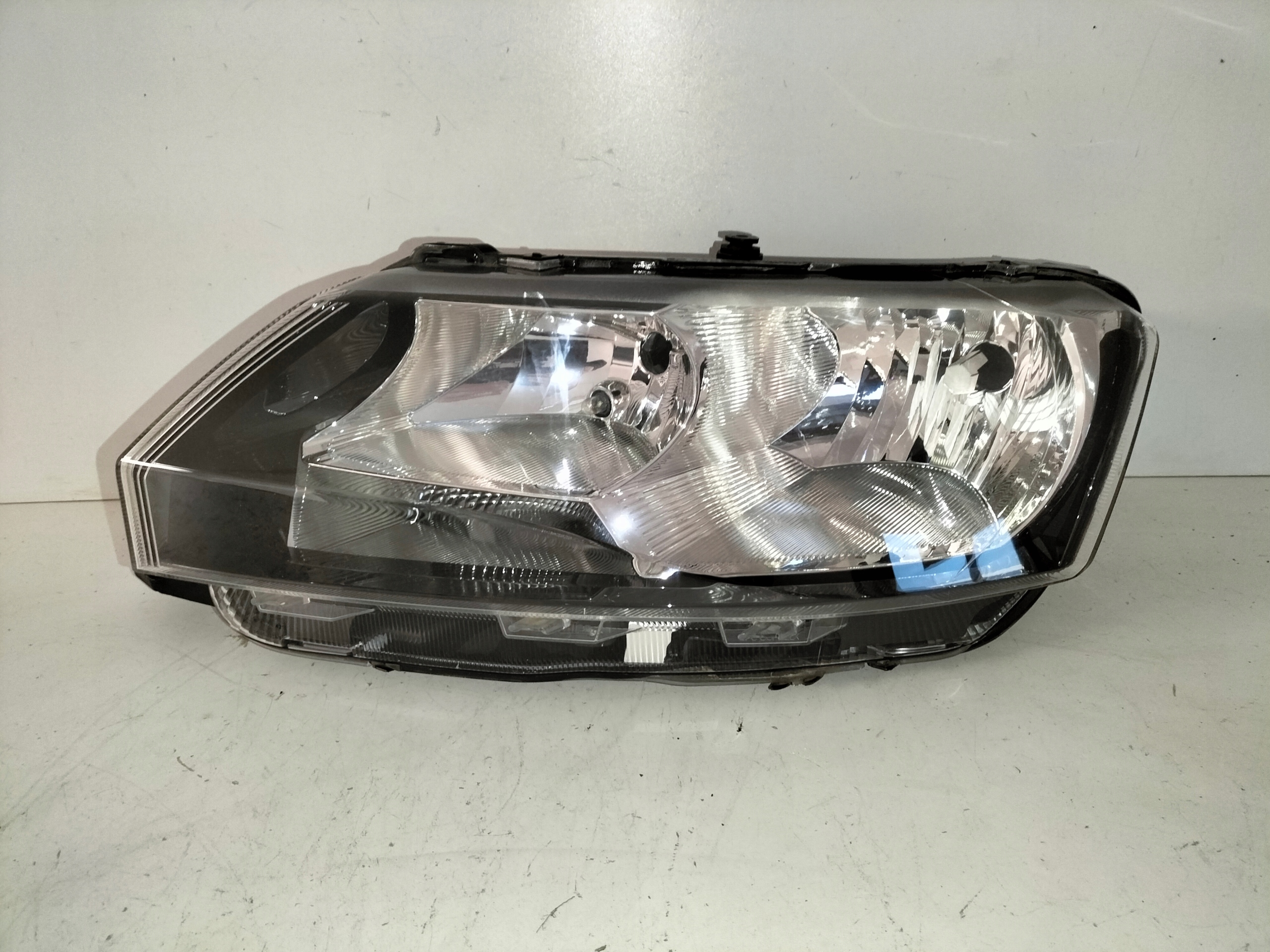 LAVE PREDNE SVETLO SKODA RAPID 12-17