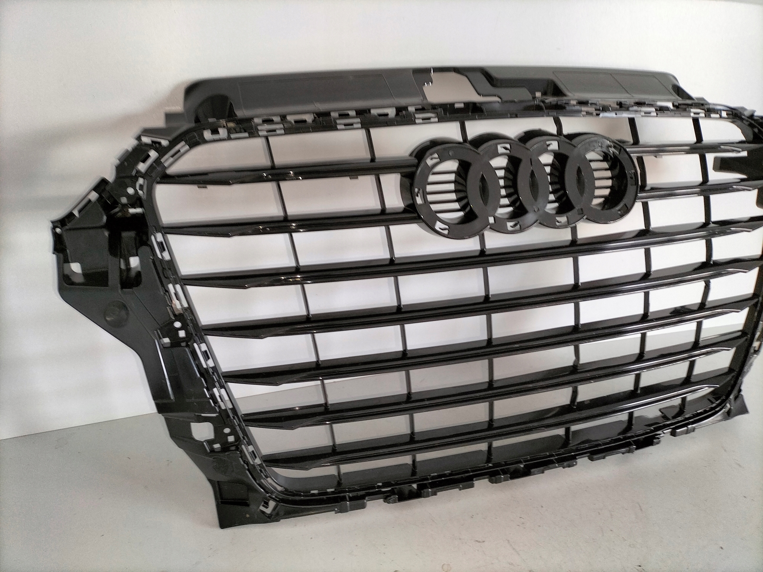 MRIEZKA LISTA AUDI A3 8V 12-16 SEDAN S3