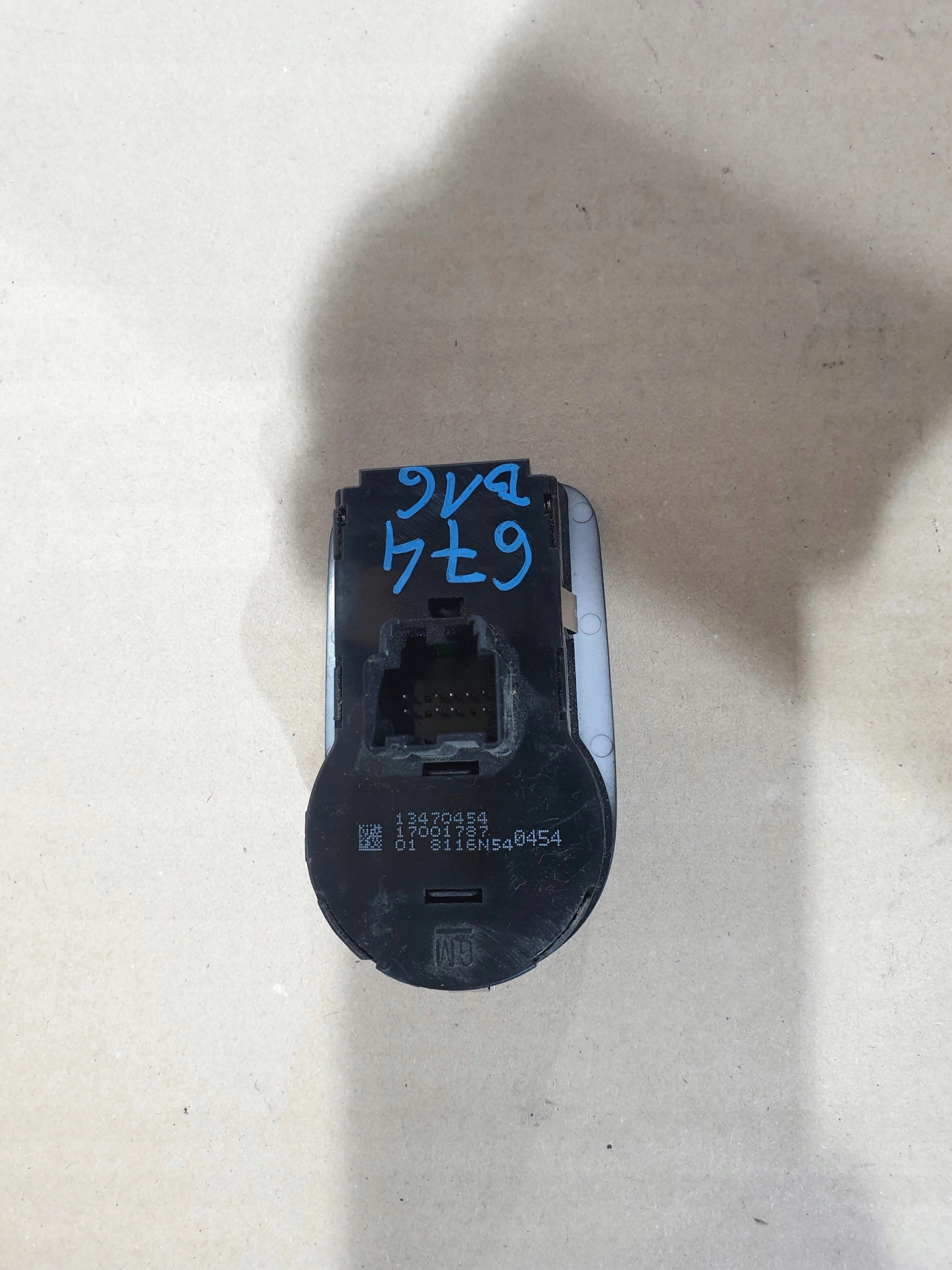 opel corsa e VYPÍNAČ SVETIEL 13470454