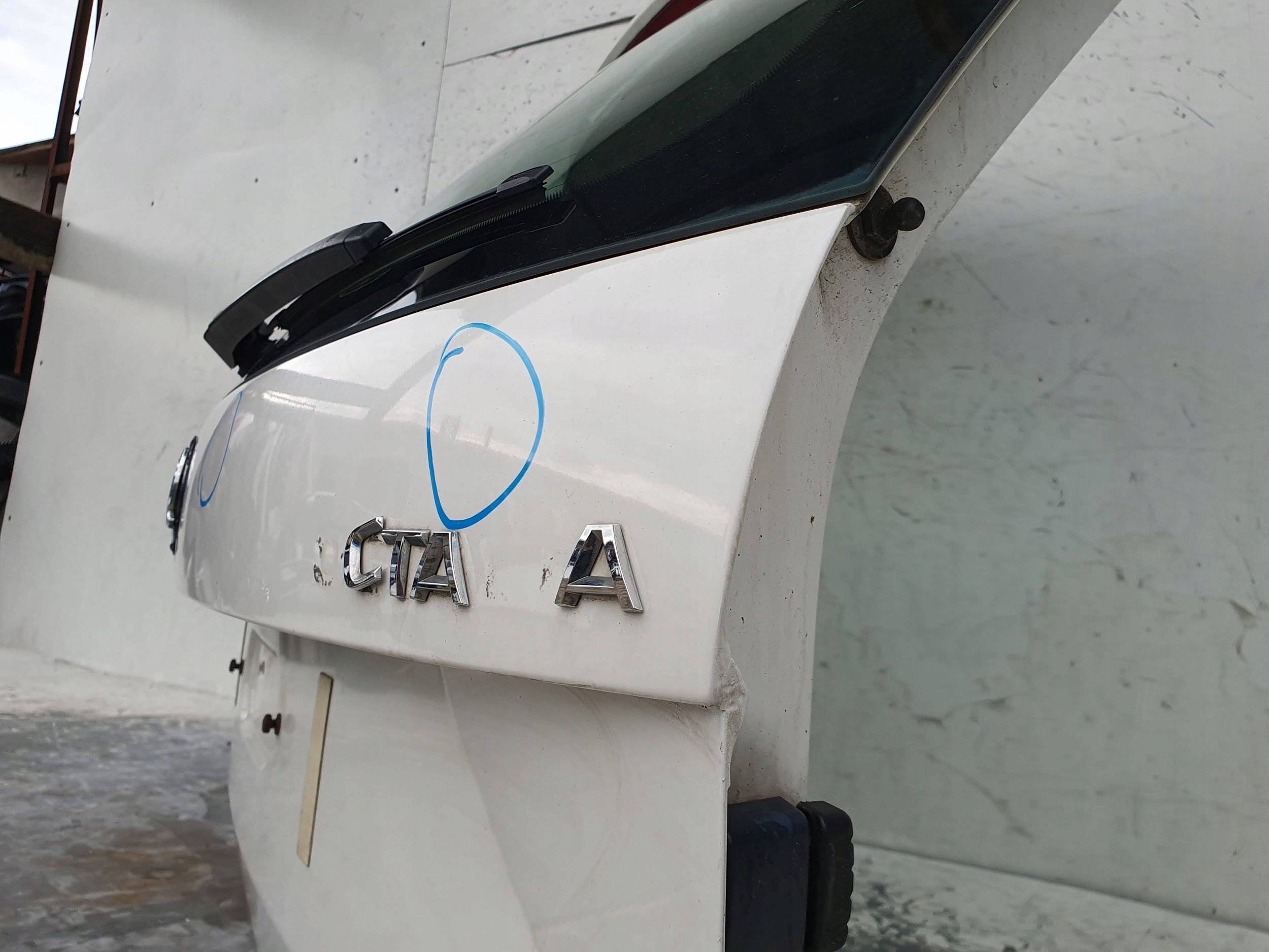 Skoda Octavia III 3 kombi ZADNA KAPOTA