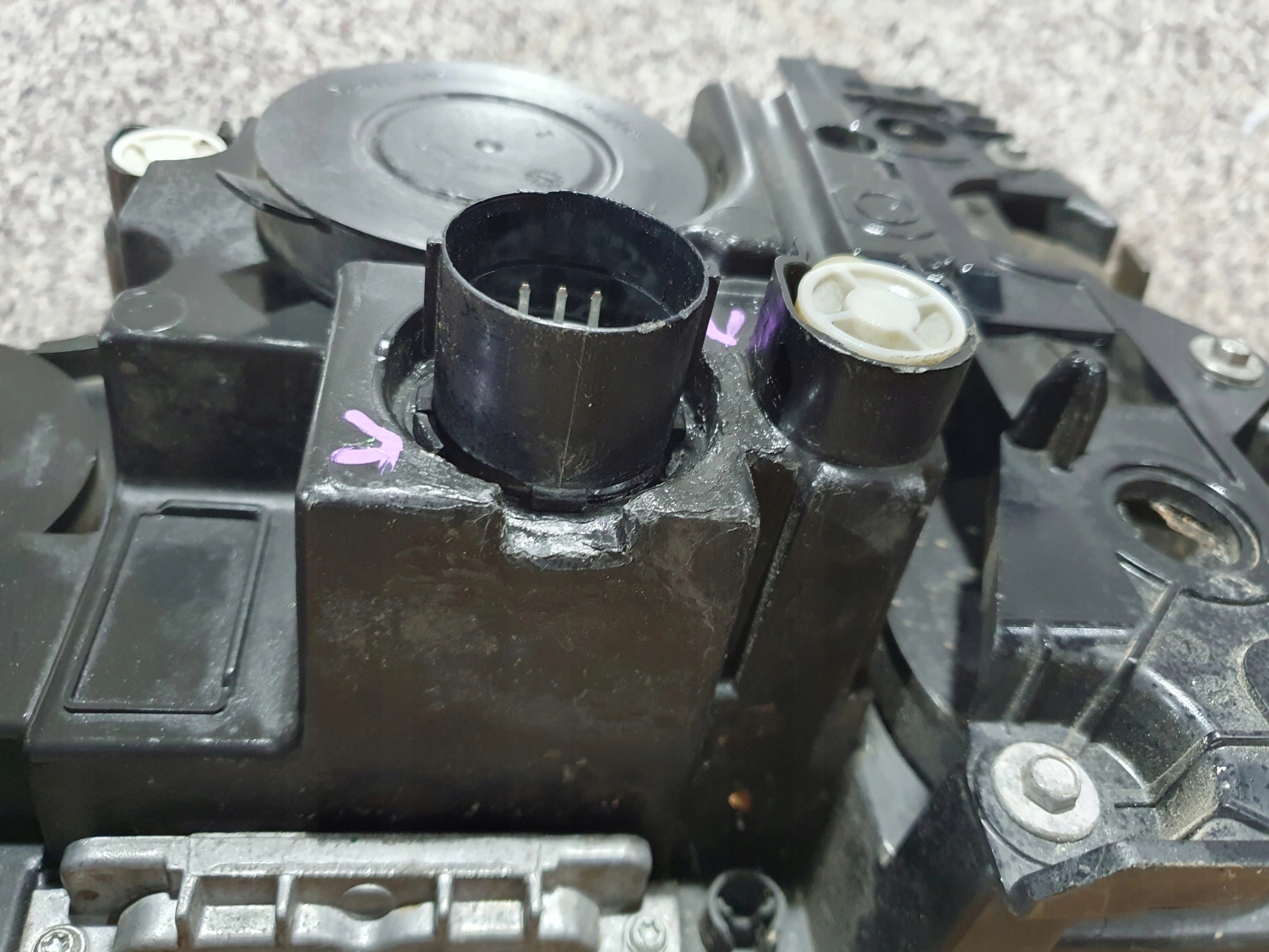 RANGE ROVER SPORT LIFT XENON PRAVÉ PREDNÉ SVETLO