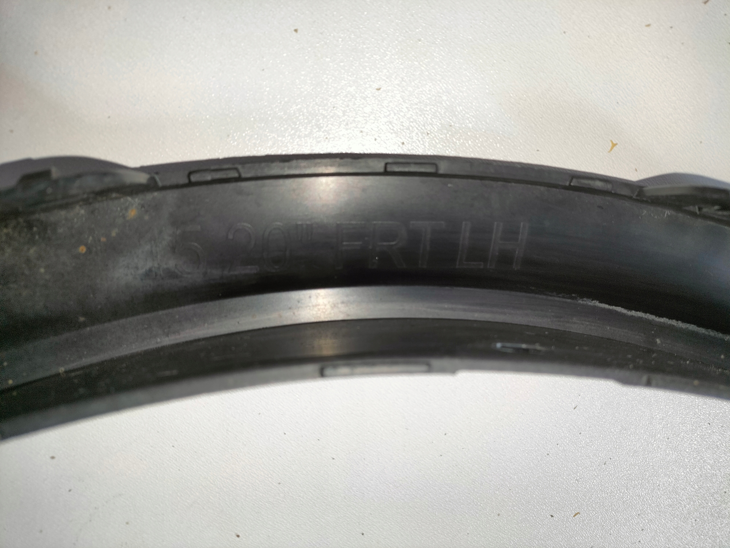 LIŠTA ĽAVÉHO PREDNÉHO BLATNÍKA BMW X5 F15 13- koła 20