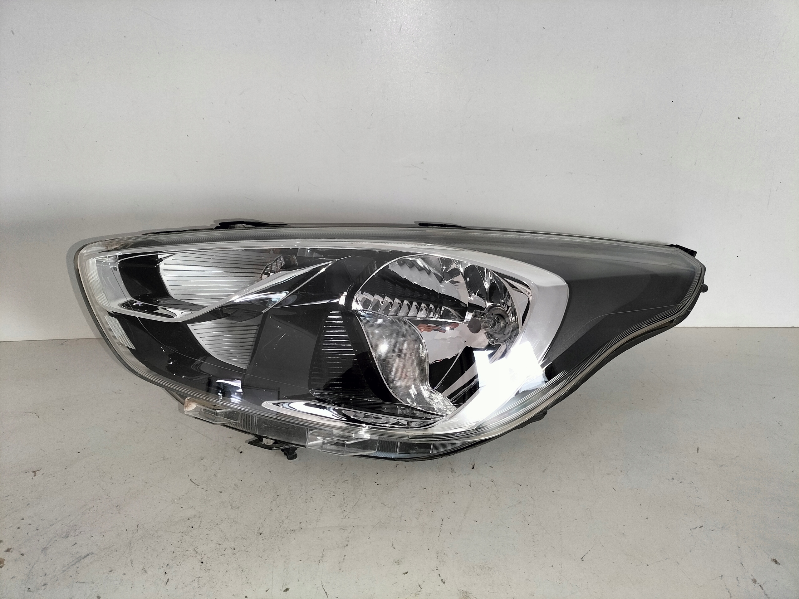 LAVE PREDNE SVETLO FORD KA+ PLUS 16-