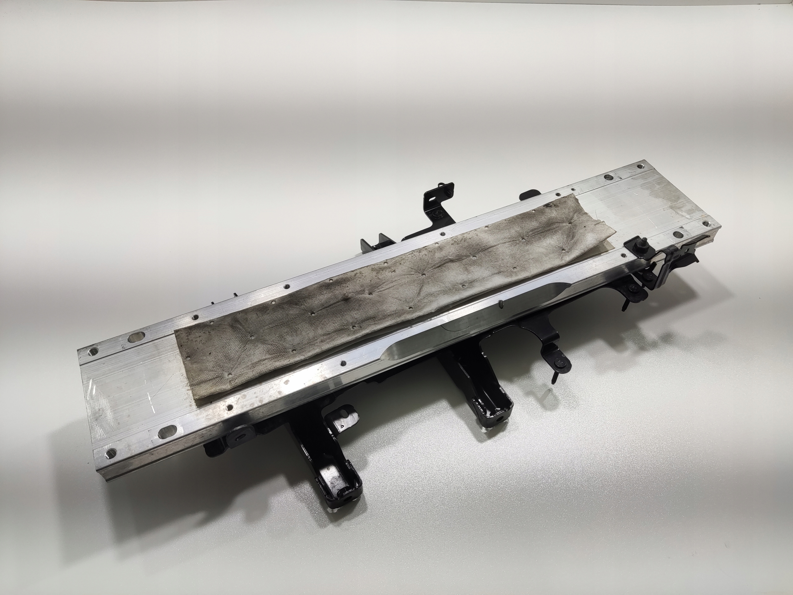 DRZIAK AUTOBATERIE OPEL E-CORSA F 9834471180 2019-2024