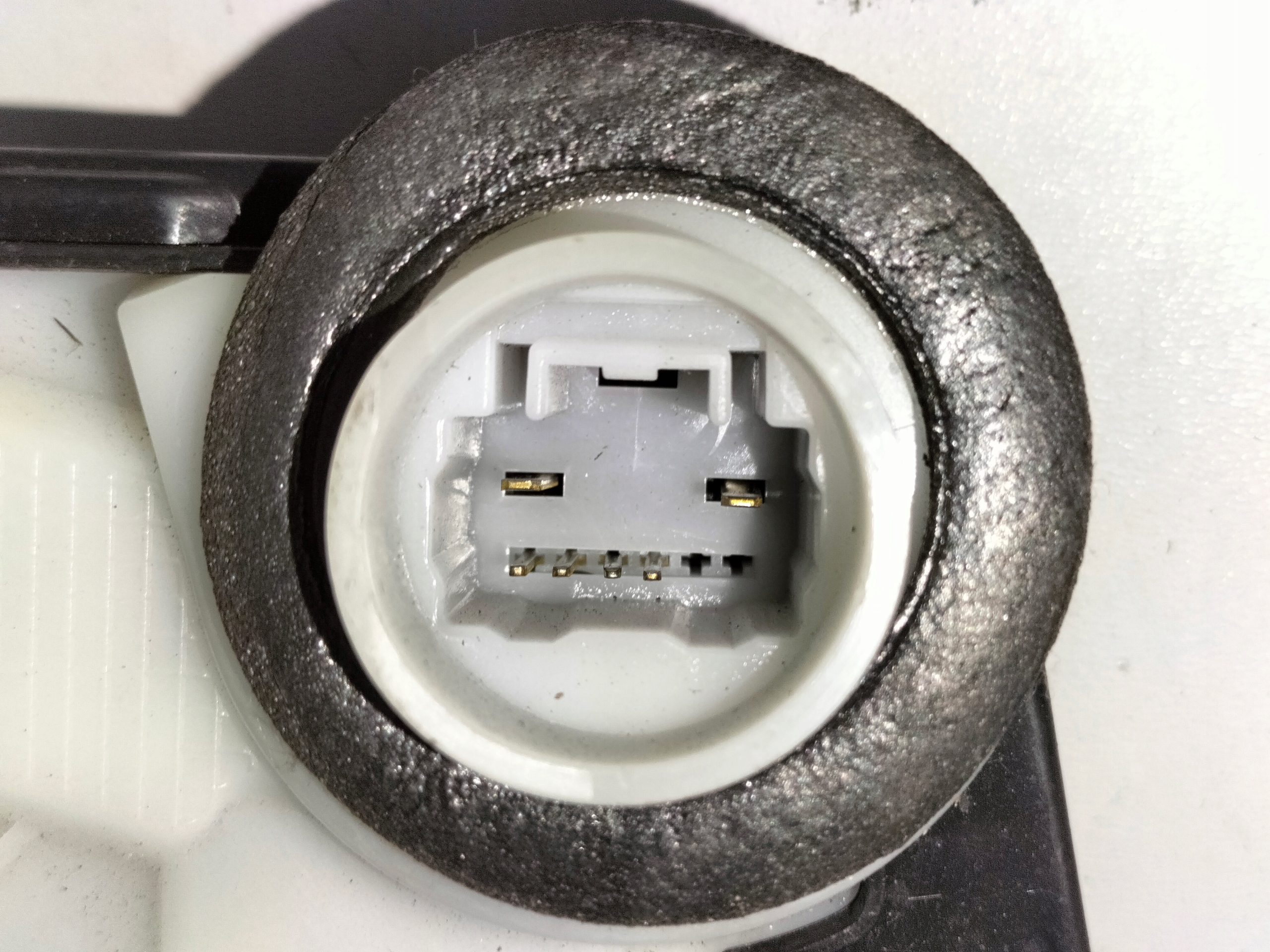 ZÁMOK PRAVÝCH PREDNÝCH DVERÍ TOYOTA YARIS III 11-