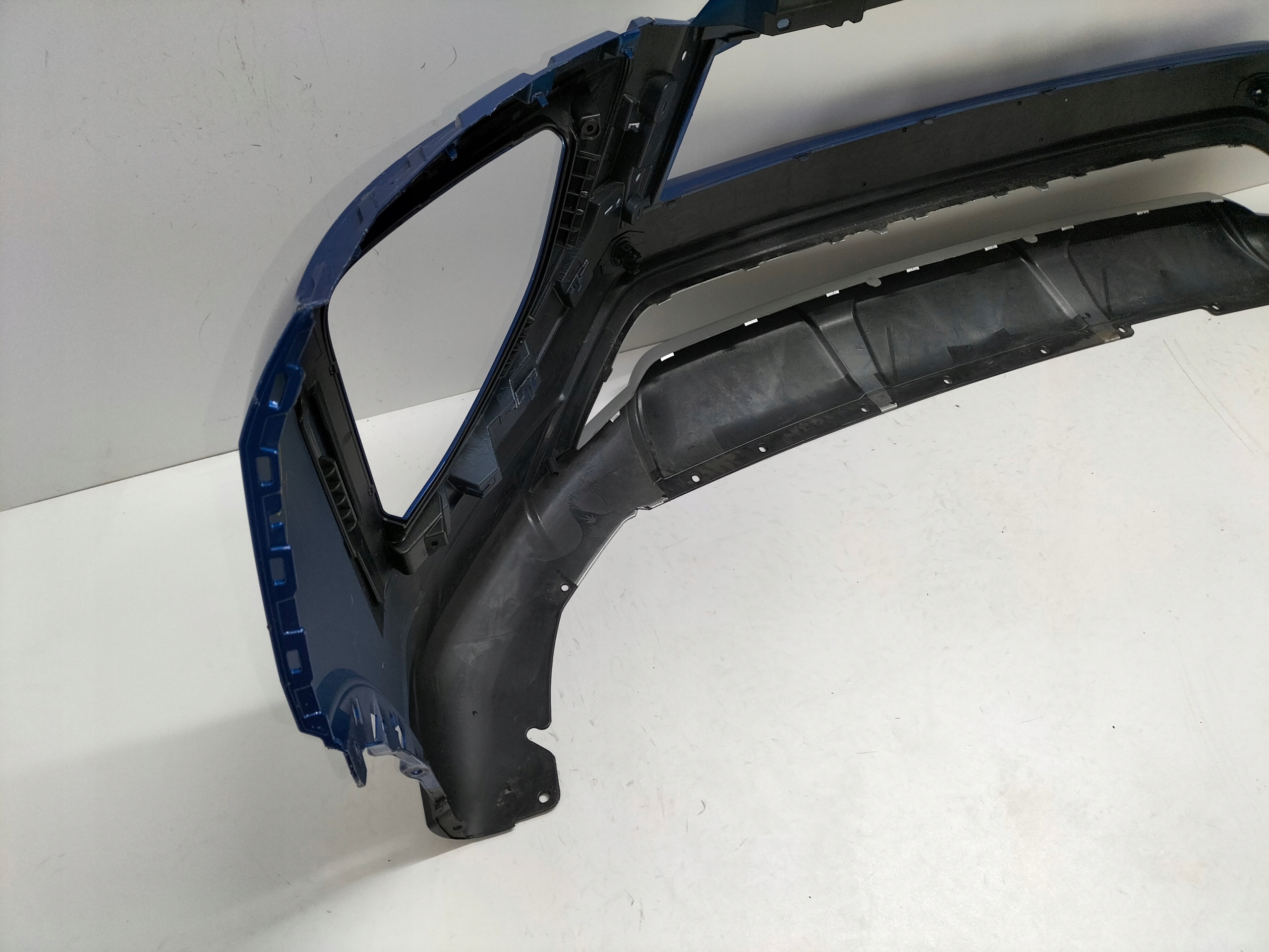 PREDNÝ NÁRAZNÍK MITSUBISHI ECLIPSE LIFT 21-