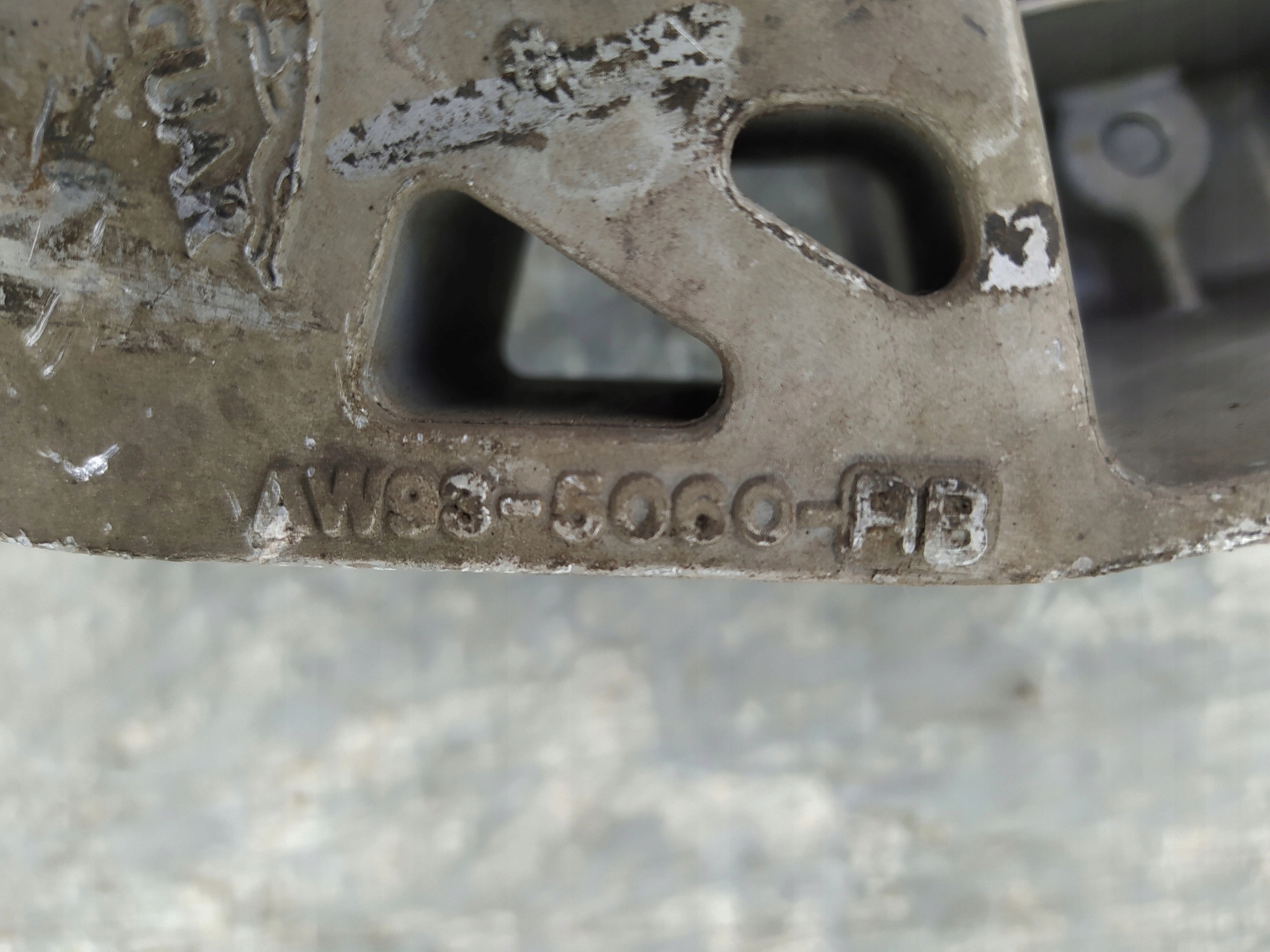 JAGUAR XF LIFT 3.0 AV93-6A026-A DRŽIAK PREVODOVKY