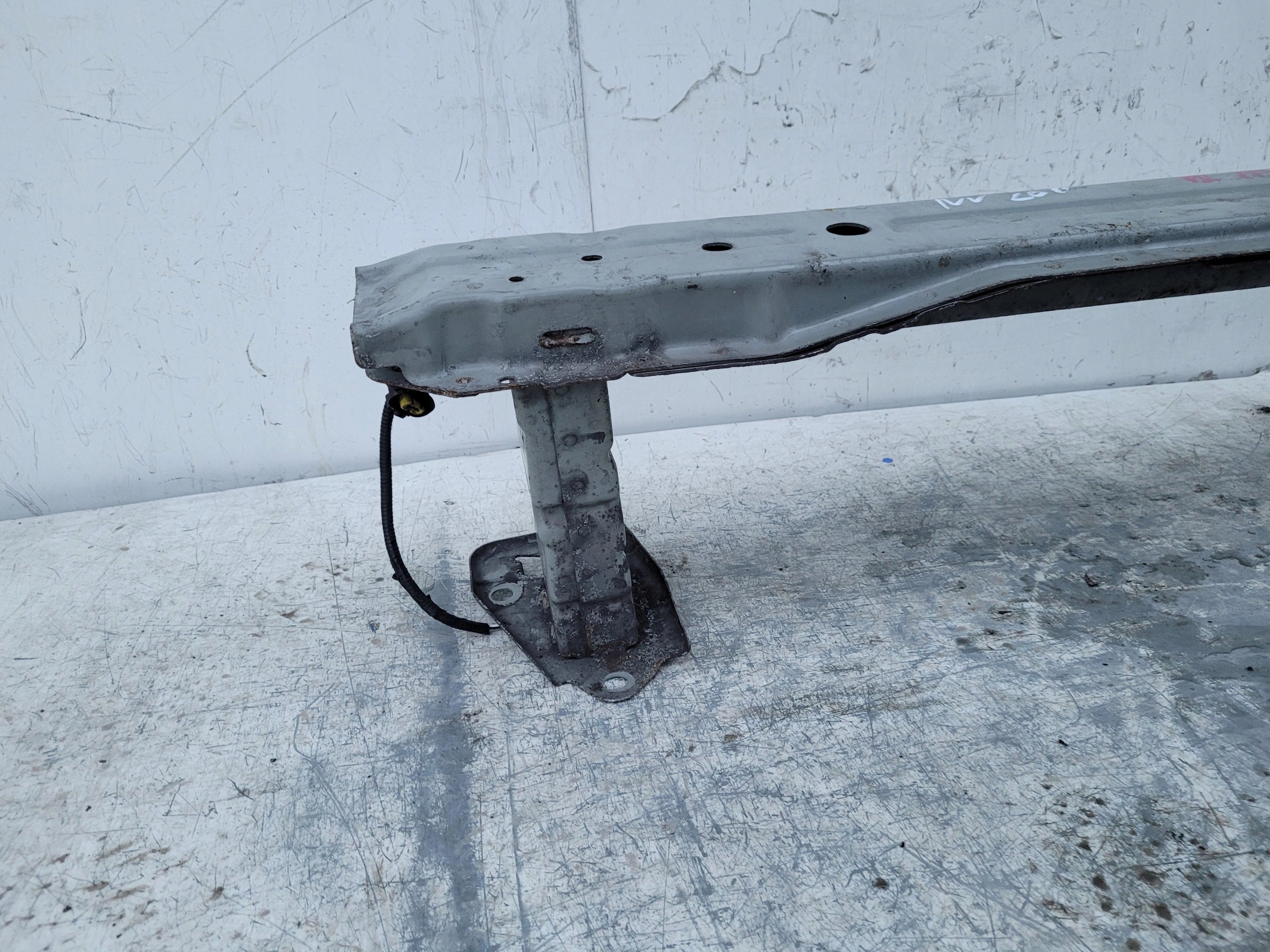 NISSAN NV200 VÝSTUHA PREDNÉHO NÁRAZNÍKA