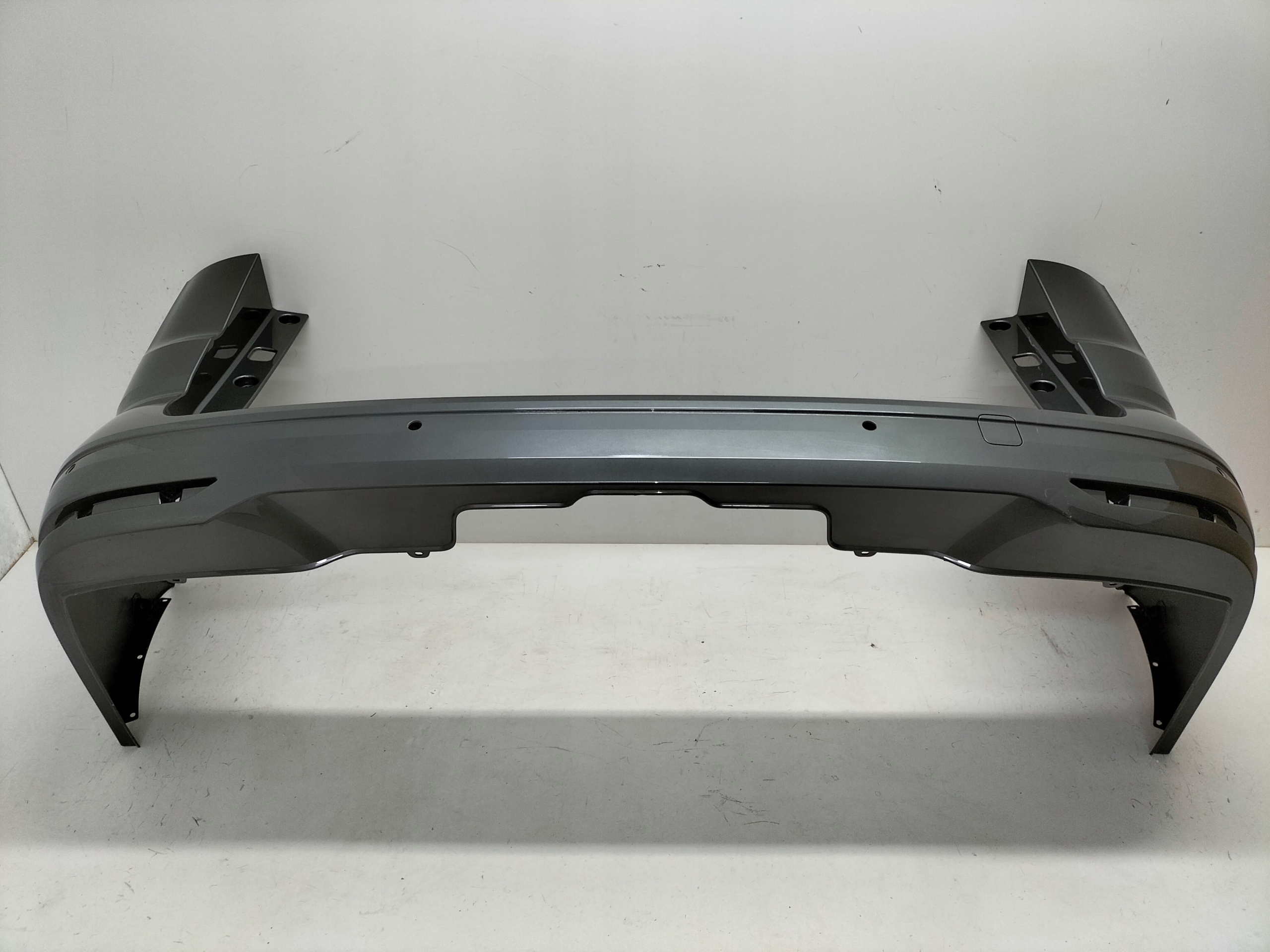 ZADNÝ NÁRAZNÍK VW T7 MULTIVAN 21-