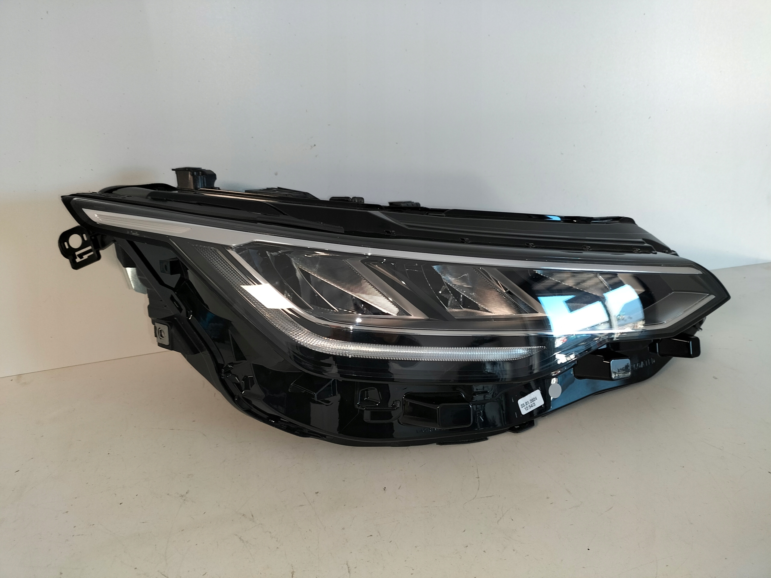 PRAVE PREDNE SVETLO VW GOLF 8 VIII LIFT 24- FULL LED