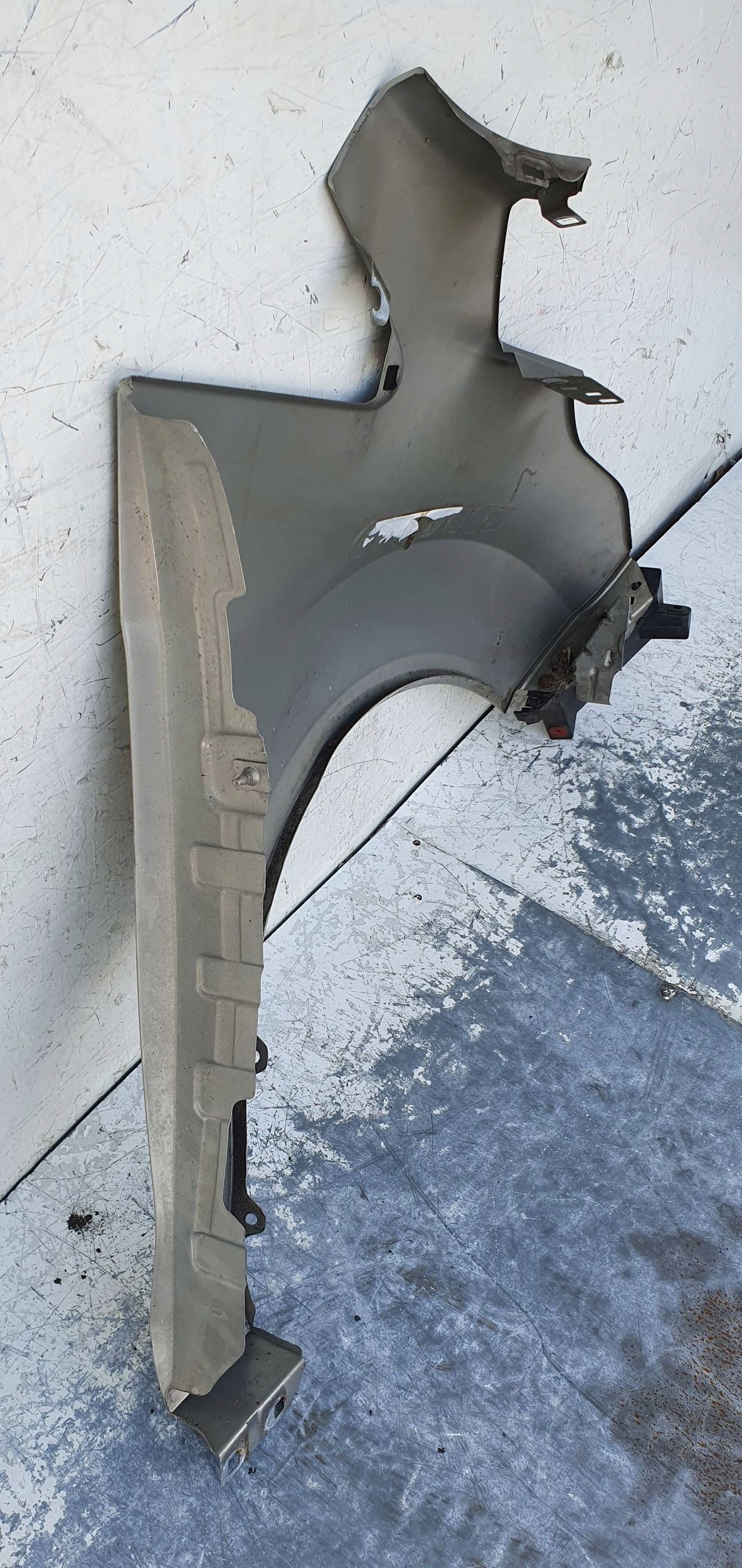 Ford B-MAX B MAX ĽAVÝ PREDNÝ BLATNÍK