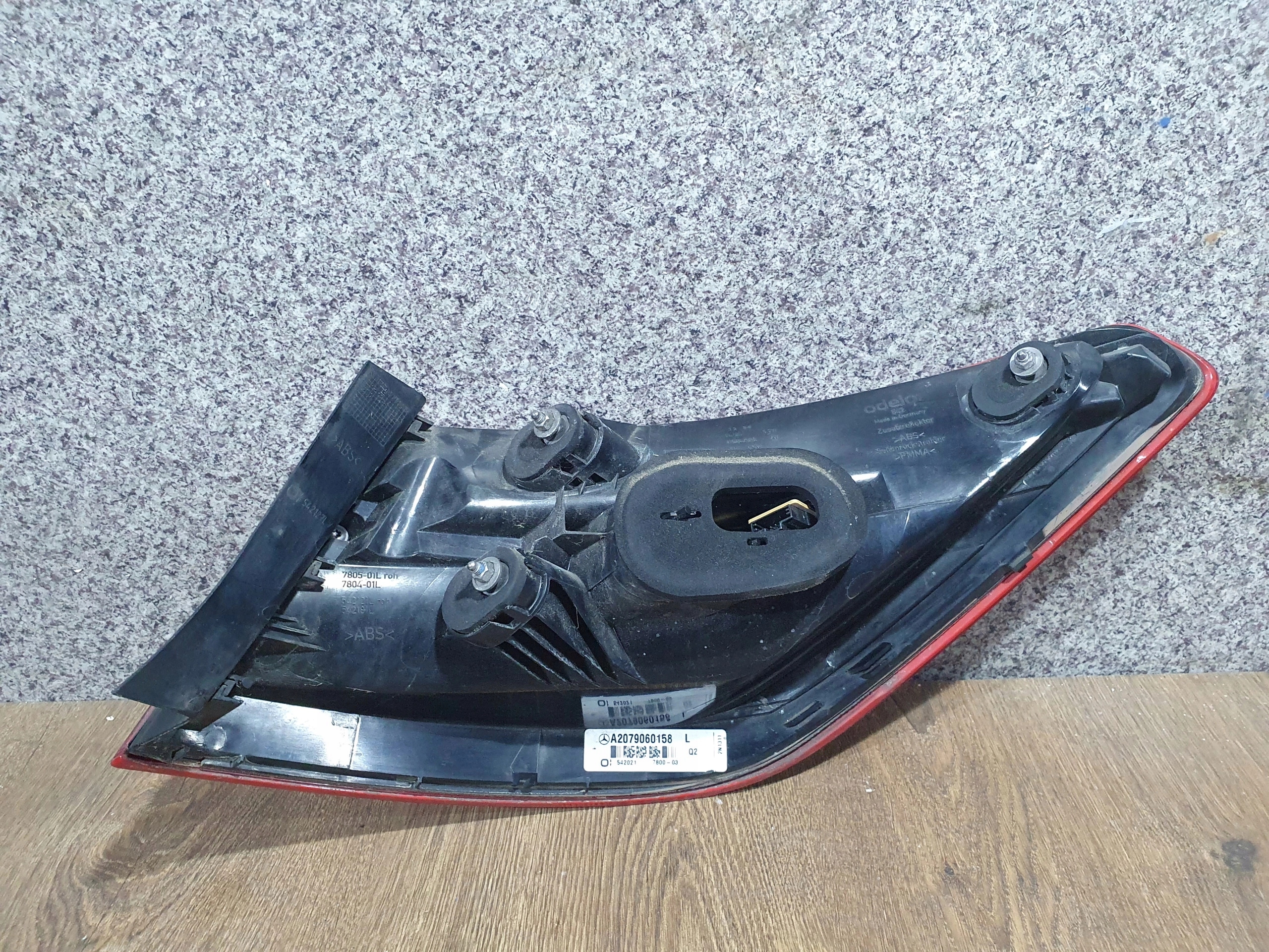 MERCEDES W207 LAVE ZADNE SVETLO 2079060158