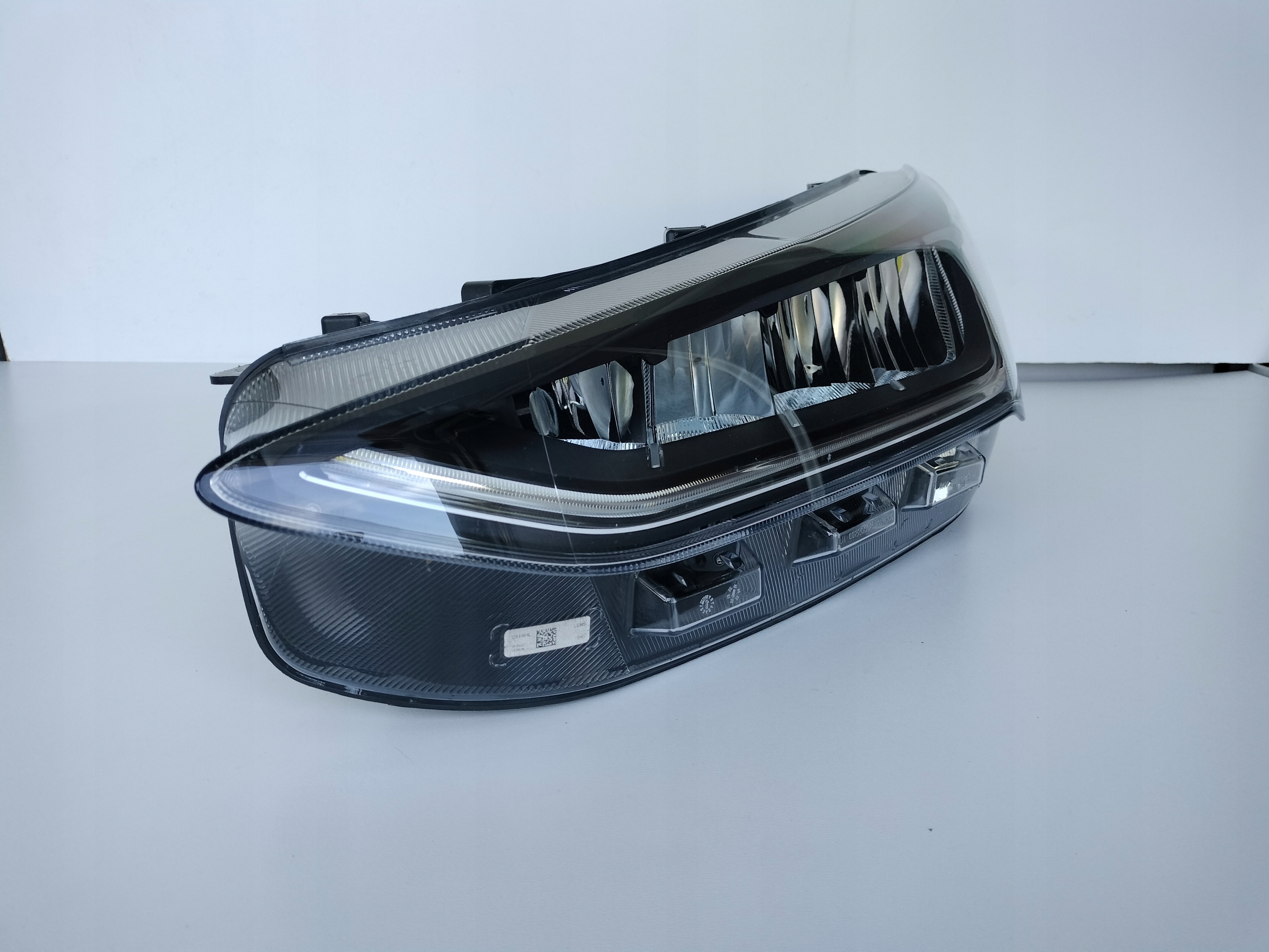 LAVE PREDNE SVETLO FORD FOCUS MK4 22- LIFT FULL LED