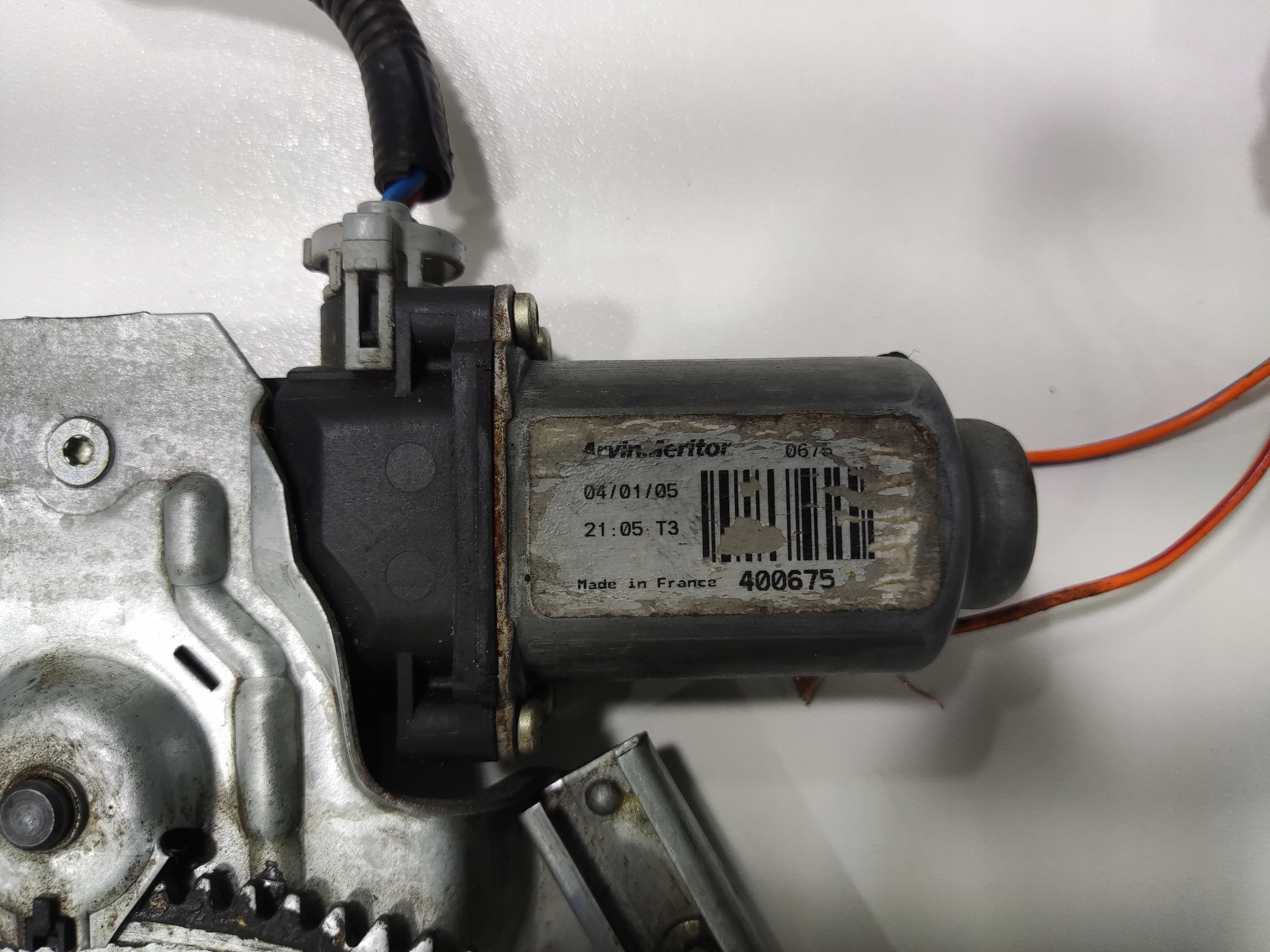 LAVY PREDNY ELEKTRICKY MECHANIZMUS SŤAHOVANIA OKNA DEFENDER 1999-2014