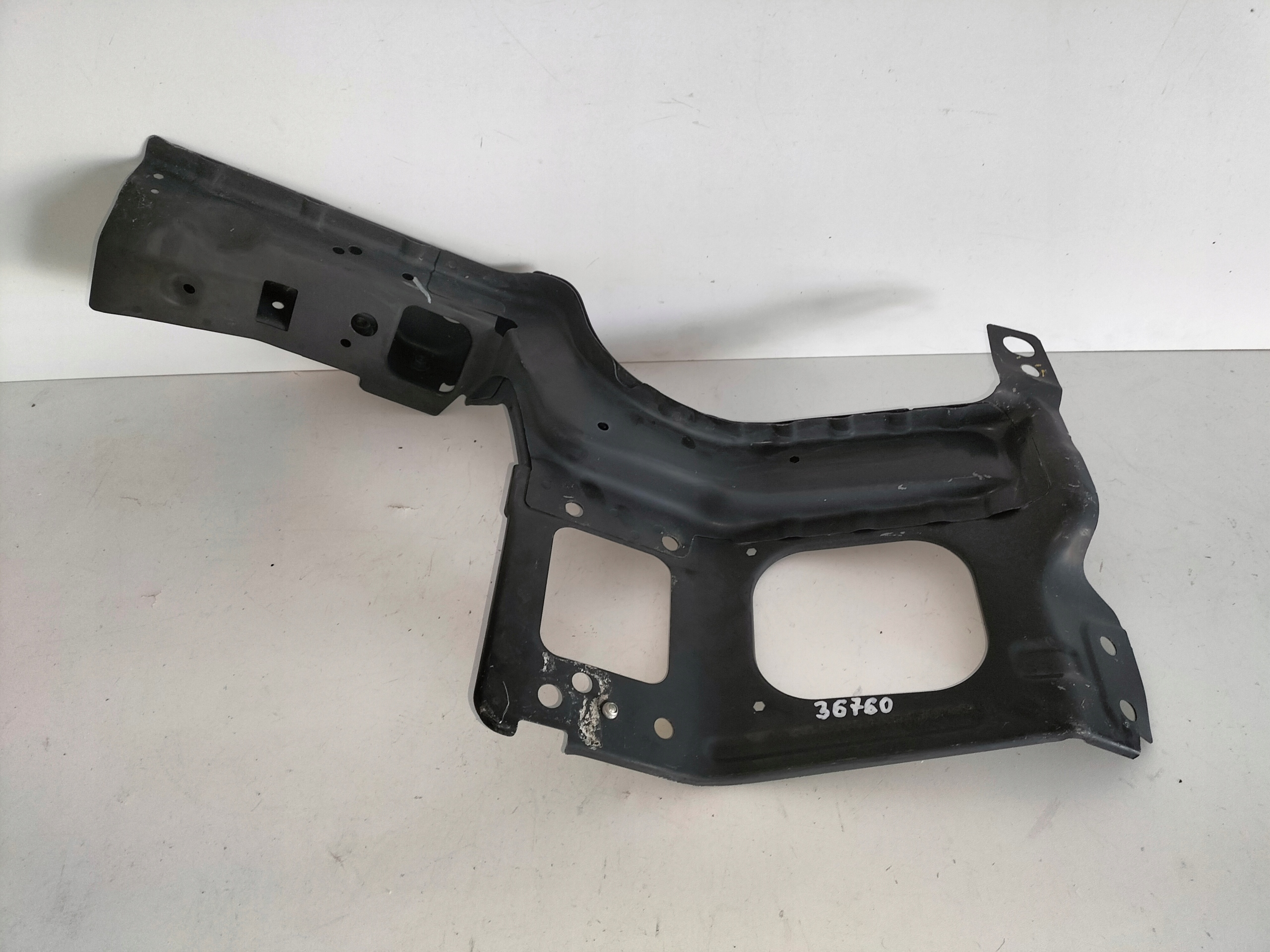 OKULAR DRŽIAK PREDNÉHO ČELA SVETLOy OPEL ADAM 13-