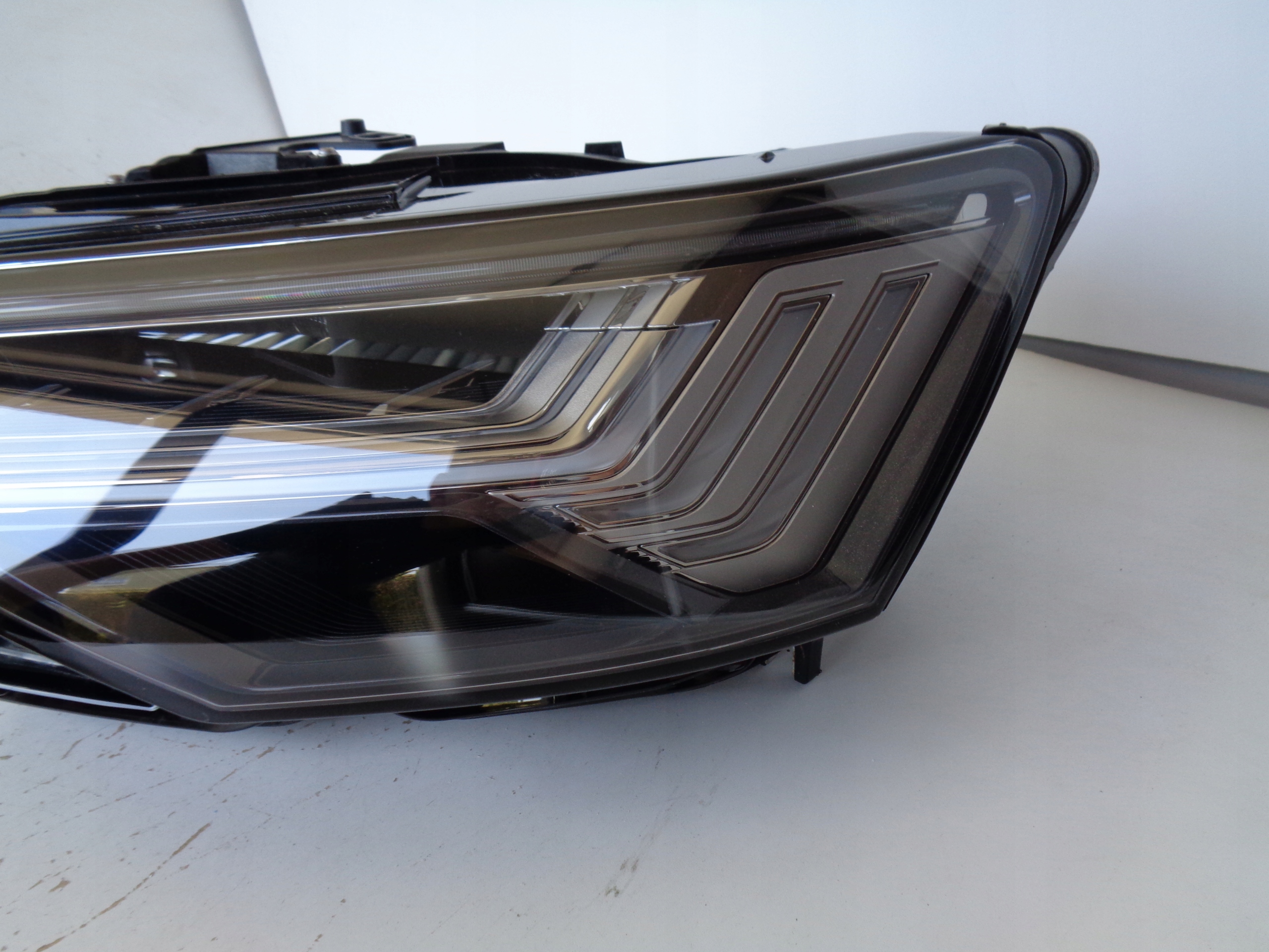 ĽAVÉ SVETLO AUDI A6 C8 4K 4K0 18- FULL LED MATRIX